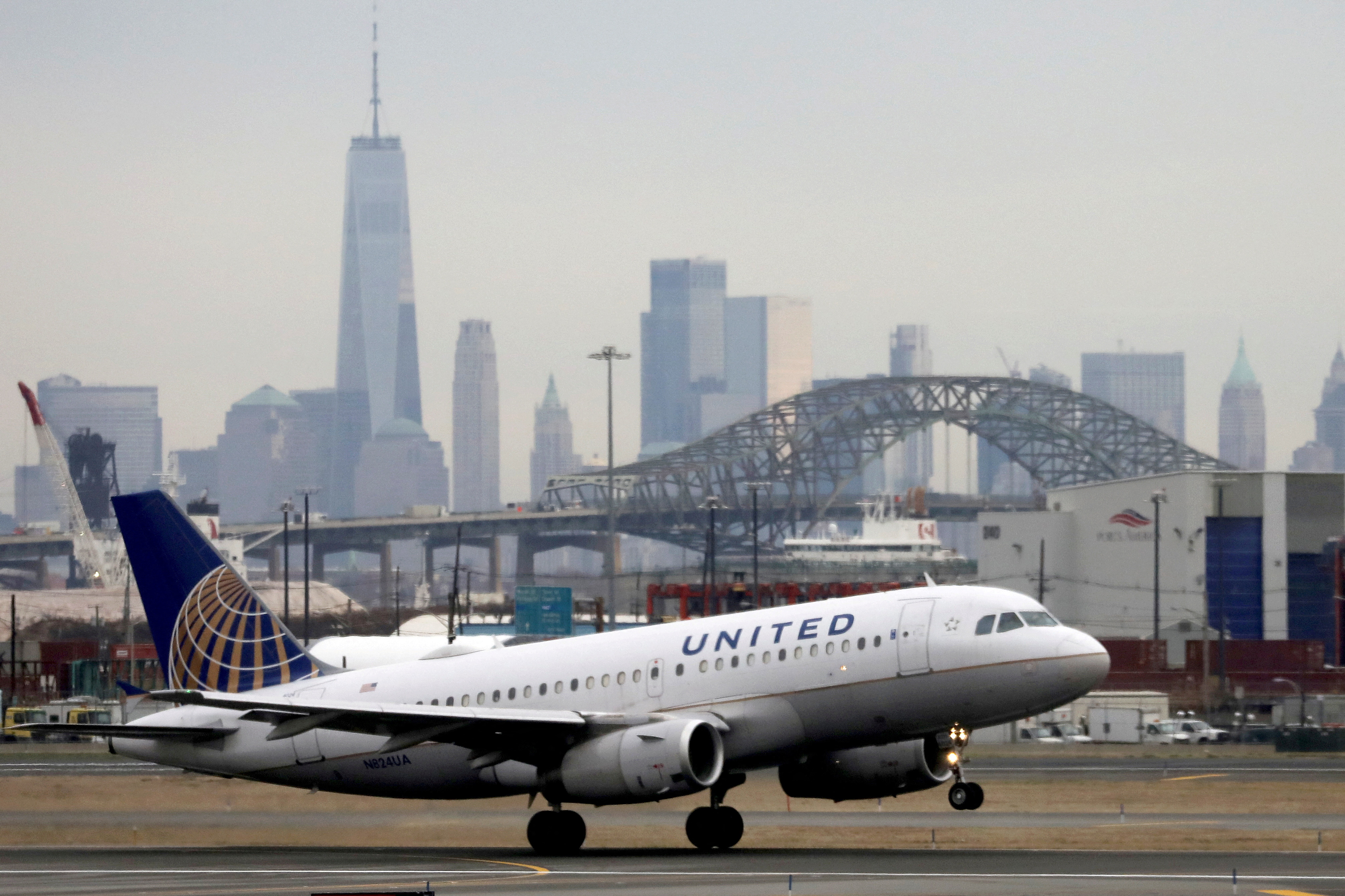 Les compagnies aériennes américaines n'obligent plus le port d'un masque sanitaire sur les vols intérieurs (United, Delta, American...)