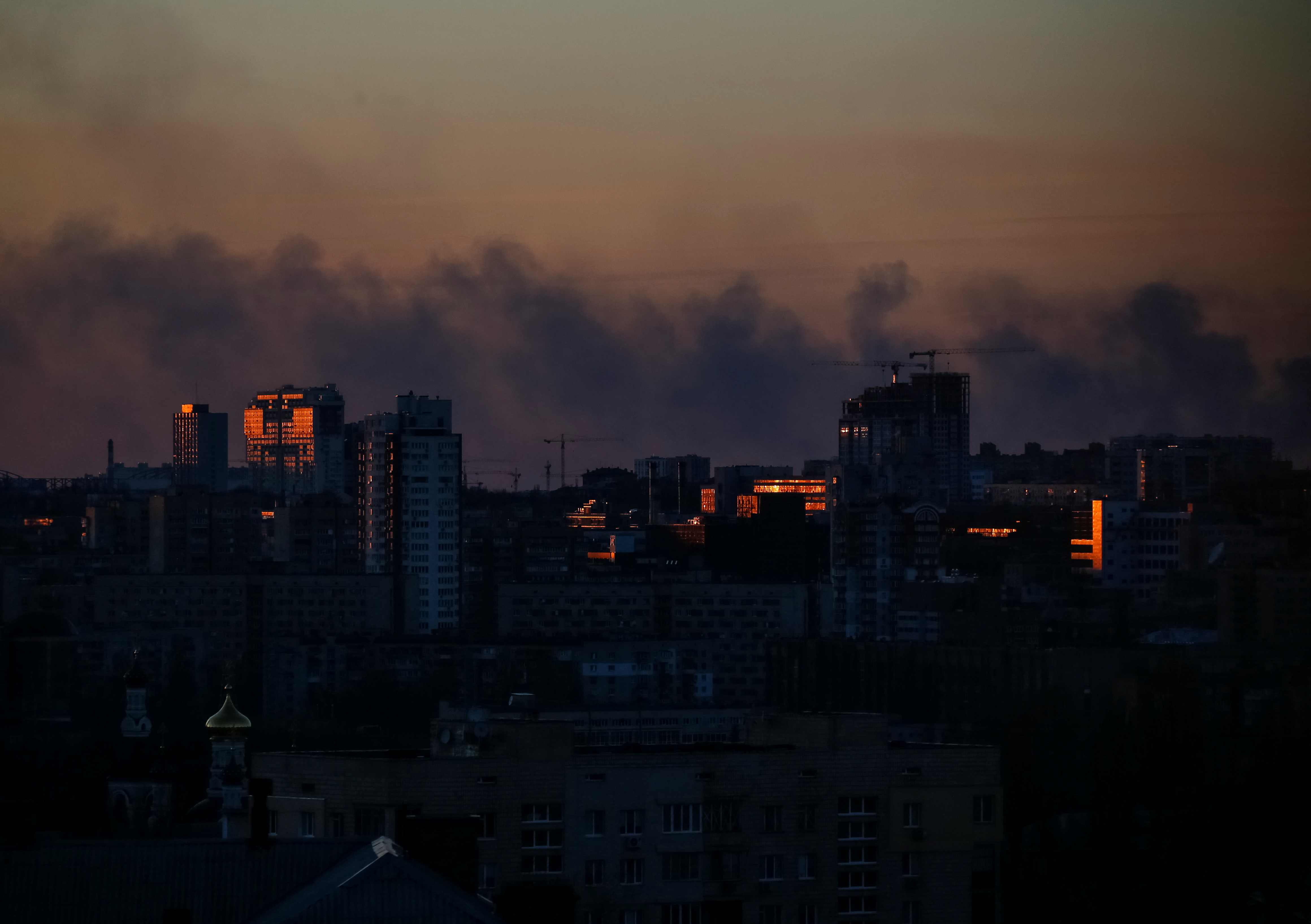 Ukraine: Kiev se prépare au siège et promet une 