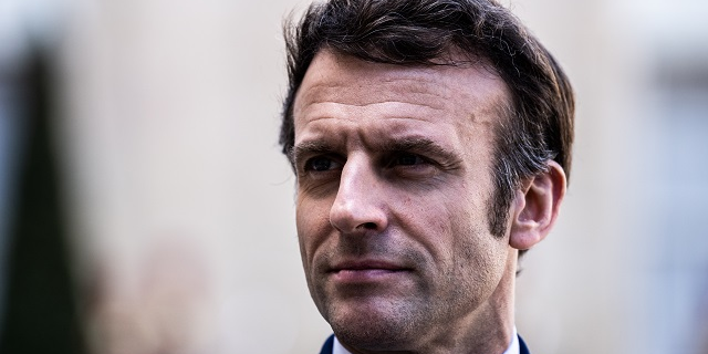 Présidentielle 2022 : Emmanuel Macron vise le retour au plein emploi en France d'ici à 5 ans