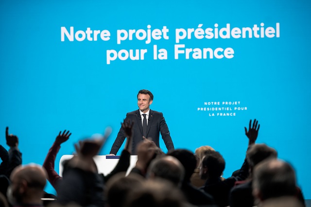 Présidentielle : le programme budgétaire du candidat Macron vire au casse-tête