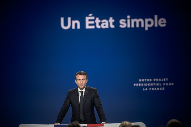 Macron veut conditionner le RSA à des heures d'activité : la réforme explosive du président-candidat