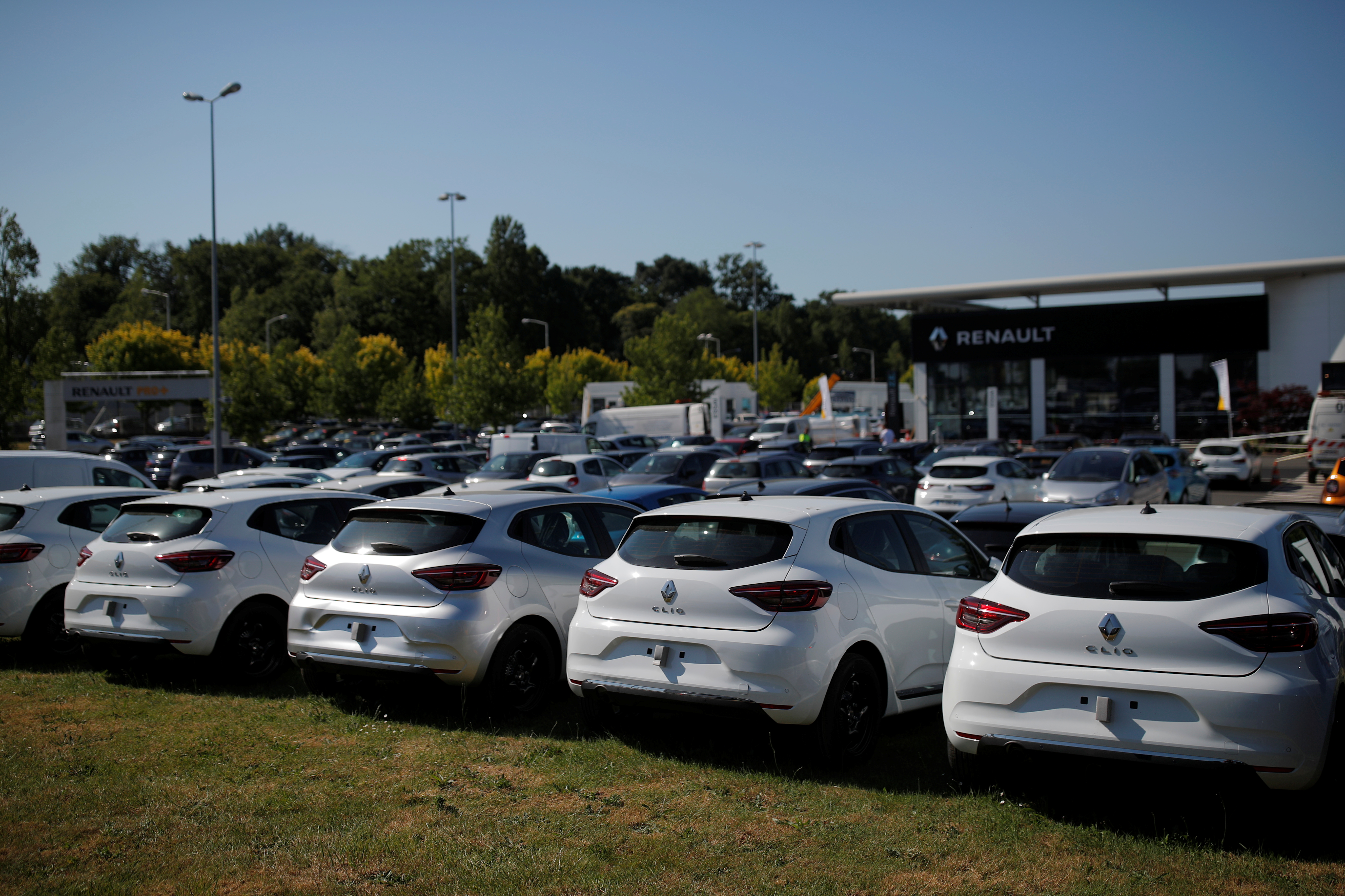 Les ventes de voitures neuves ont reculé de près d'un tiers en Europe en 2 ans