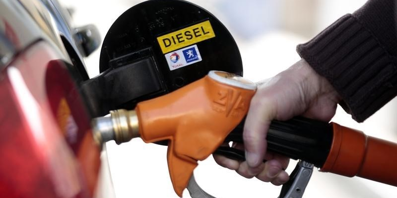 Flambée du prix du carburant : entre 15 et 18 centimes en moins en station-essence dès aujourd'hui