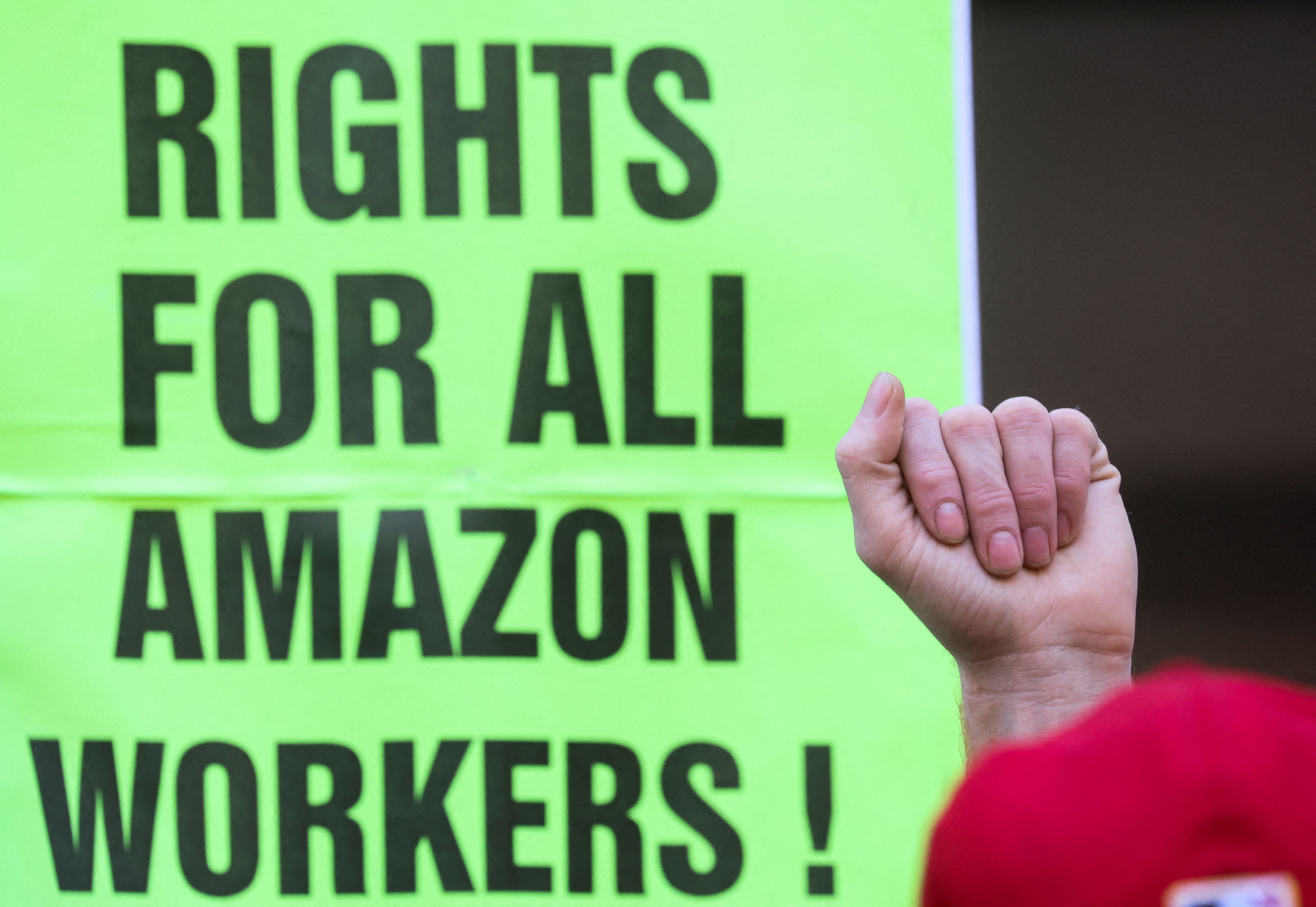 Création d'un syndicat chez Amazon aux USA : un espoir pour d'autres ?