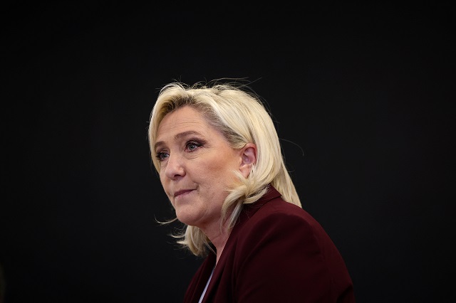 Pouvoir d'achat : les promesses en trompe-l'oeil de Marine Le Pen