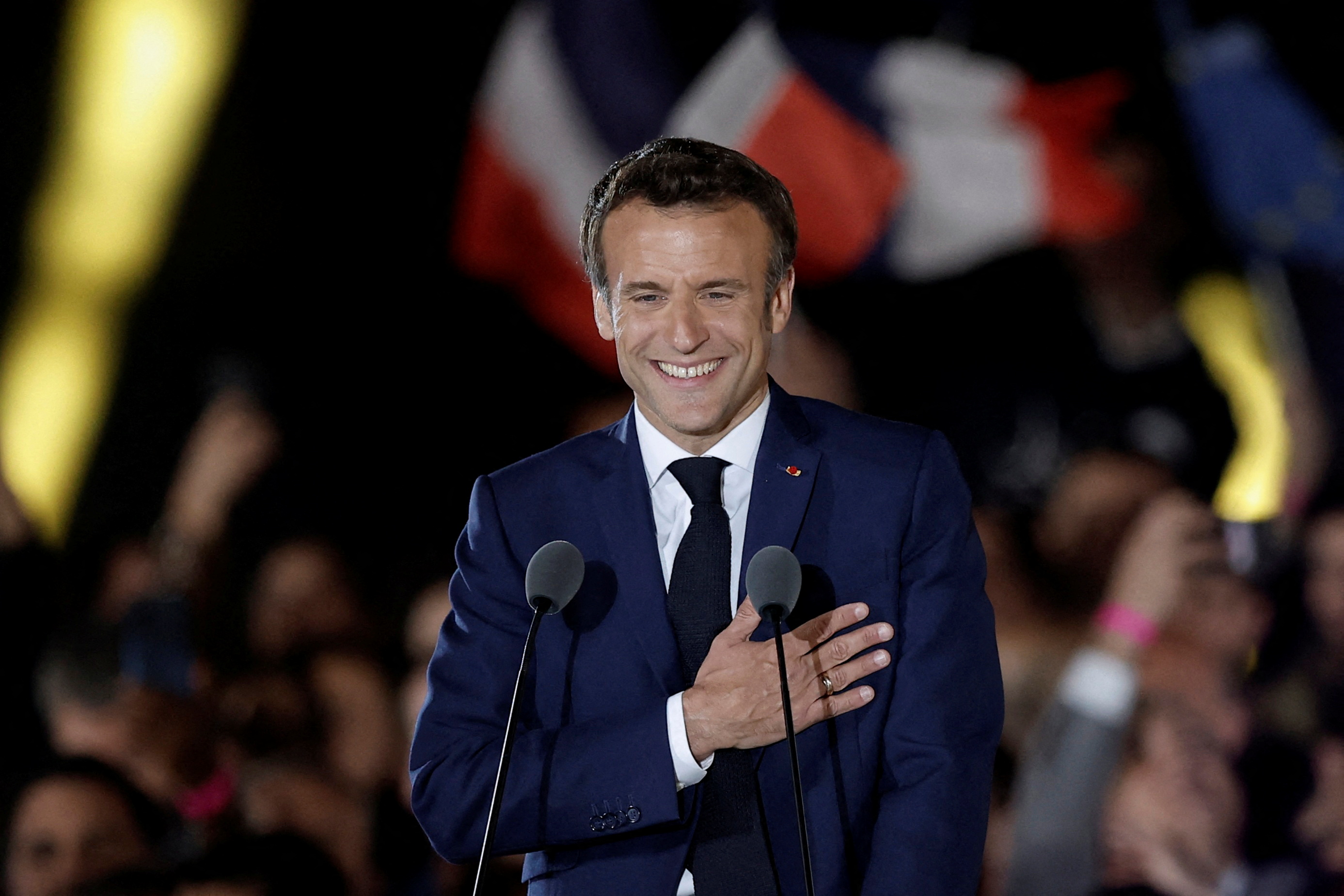 La réélection d'Emmanuel Macron saluée dans le monde entier