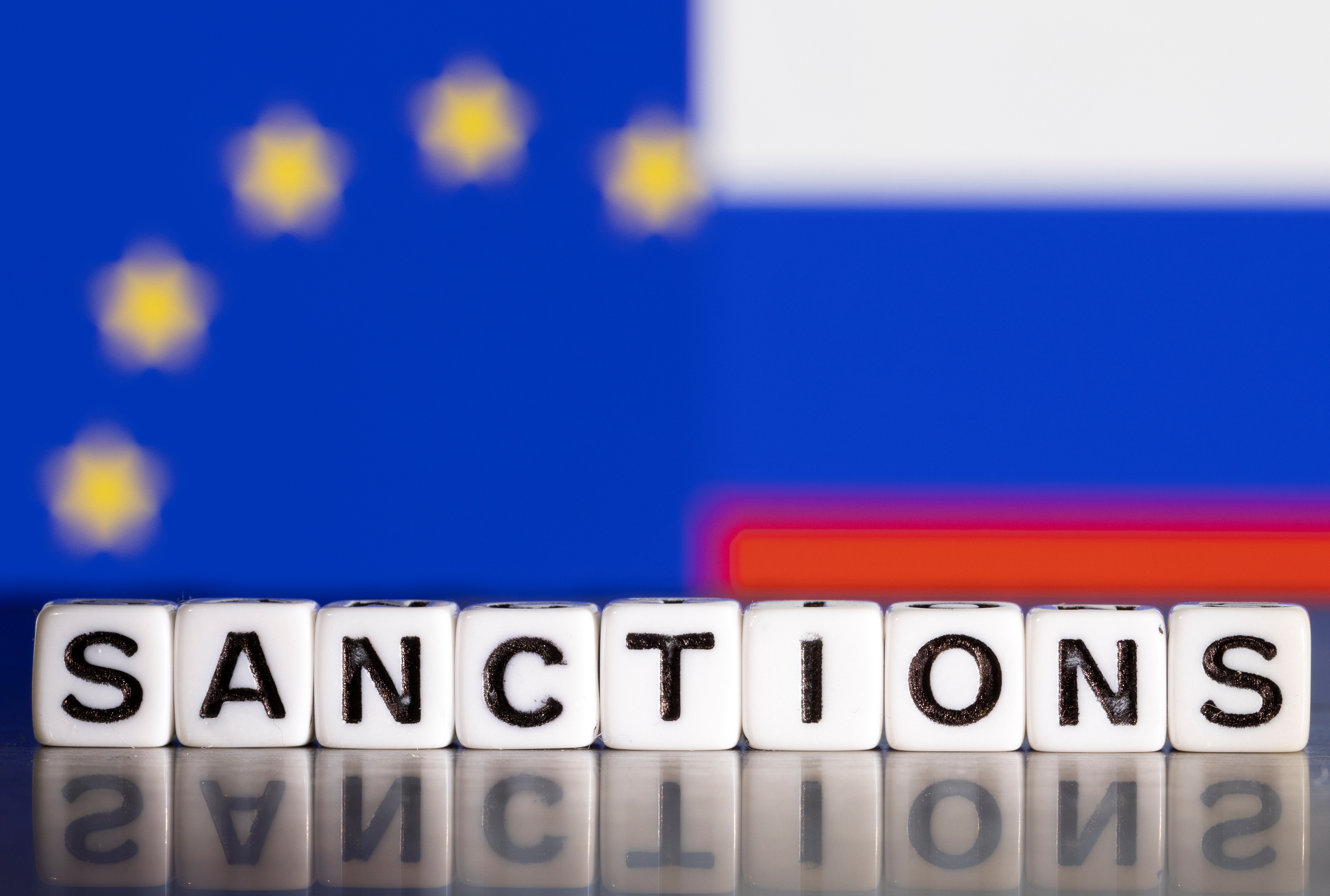Pourquoi l'application des sanctions européennes contre la Russie est aussi difficile