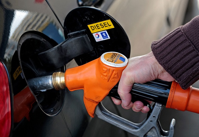 Embargo européen sur le pétrole russe : le prix de l'essence pour les Français pourrait de nouveau grimper