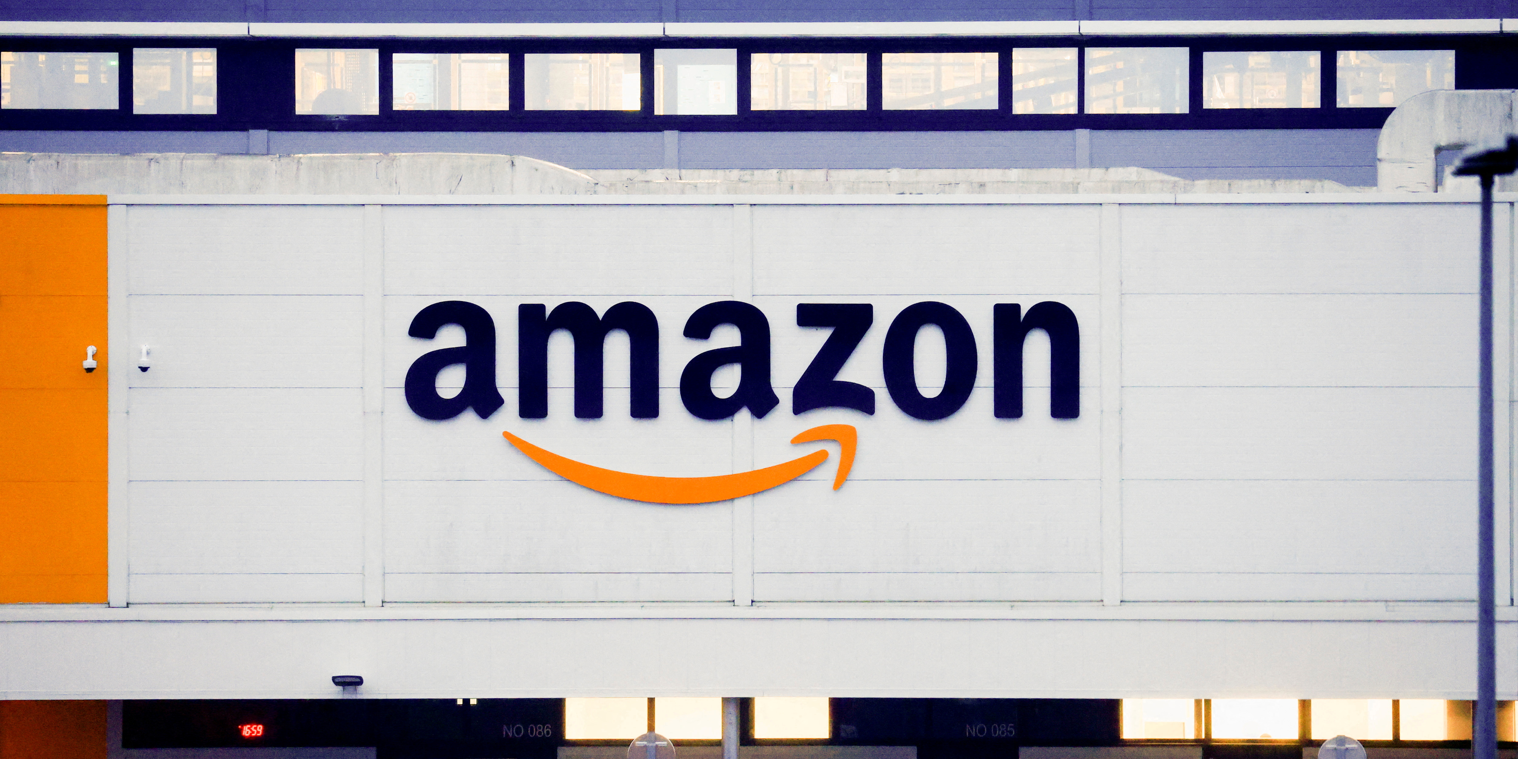 Amazon France: un seul syndicat signe l'accord proposant une hausse de 3,5% des salaires