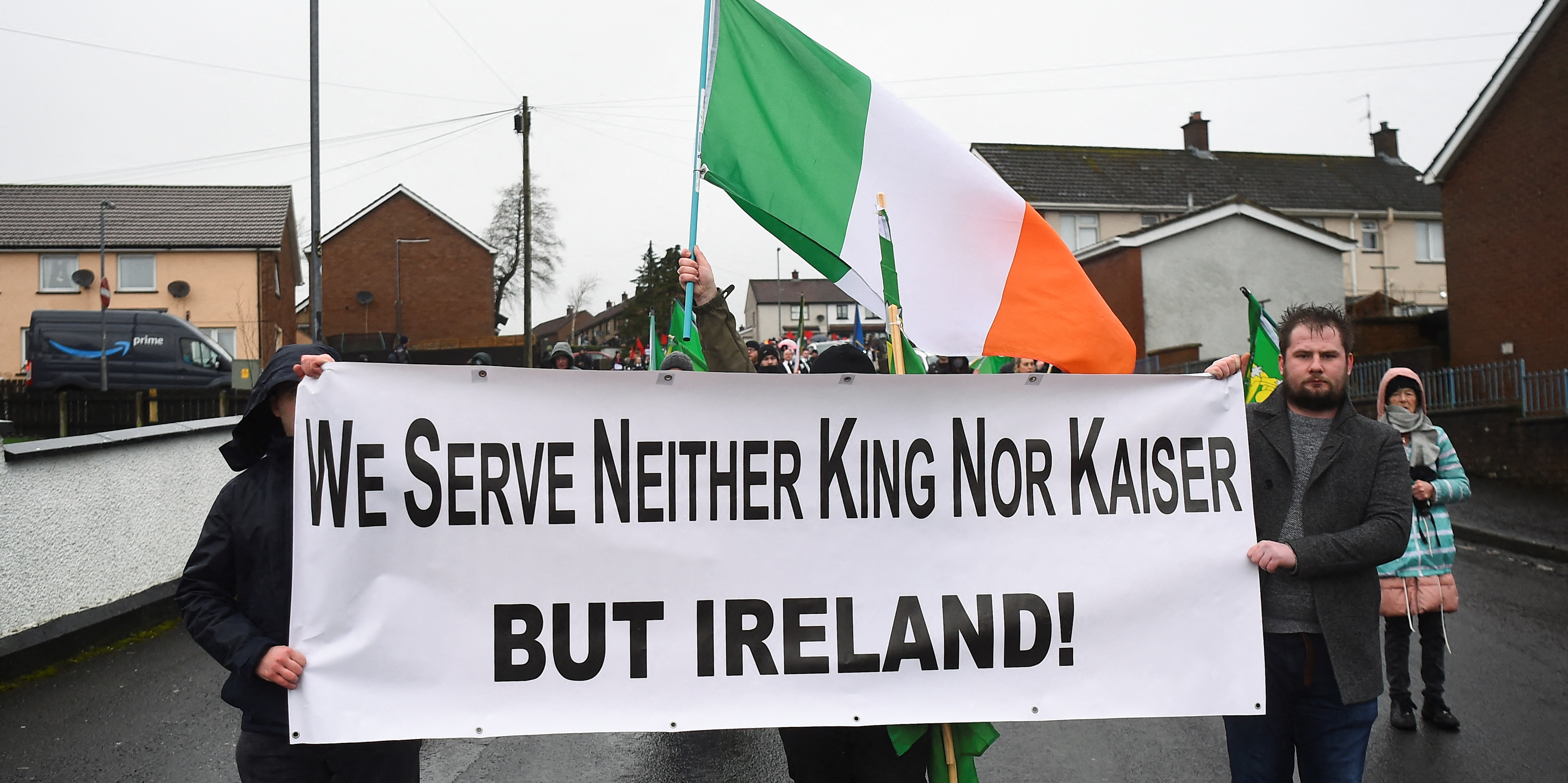 Crise en Irlande du Nord: Londres accuse Bruxelles et le traité du Brexit