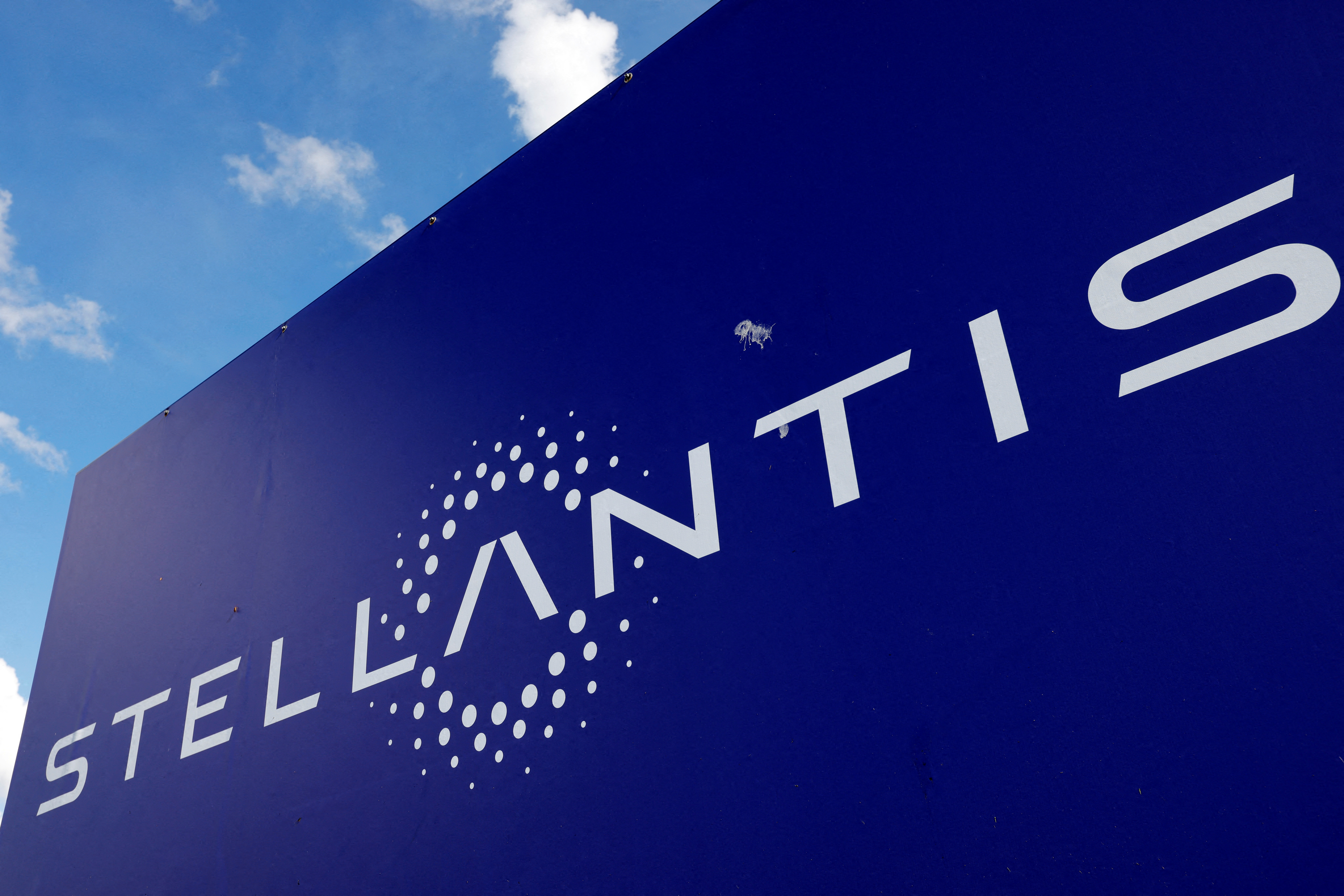 Stellantis va supprimer environ 20% de ses points de vente