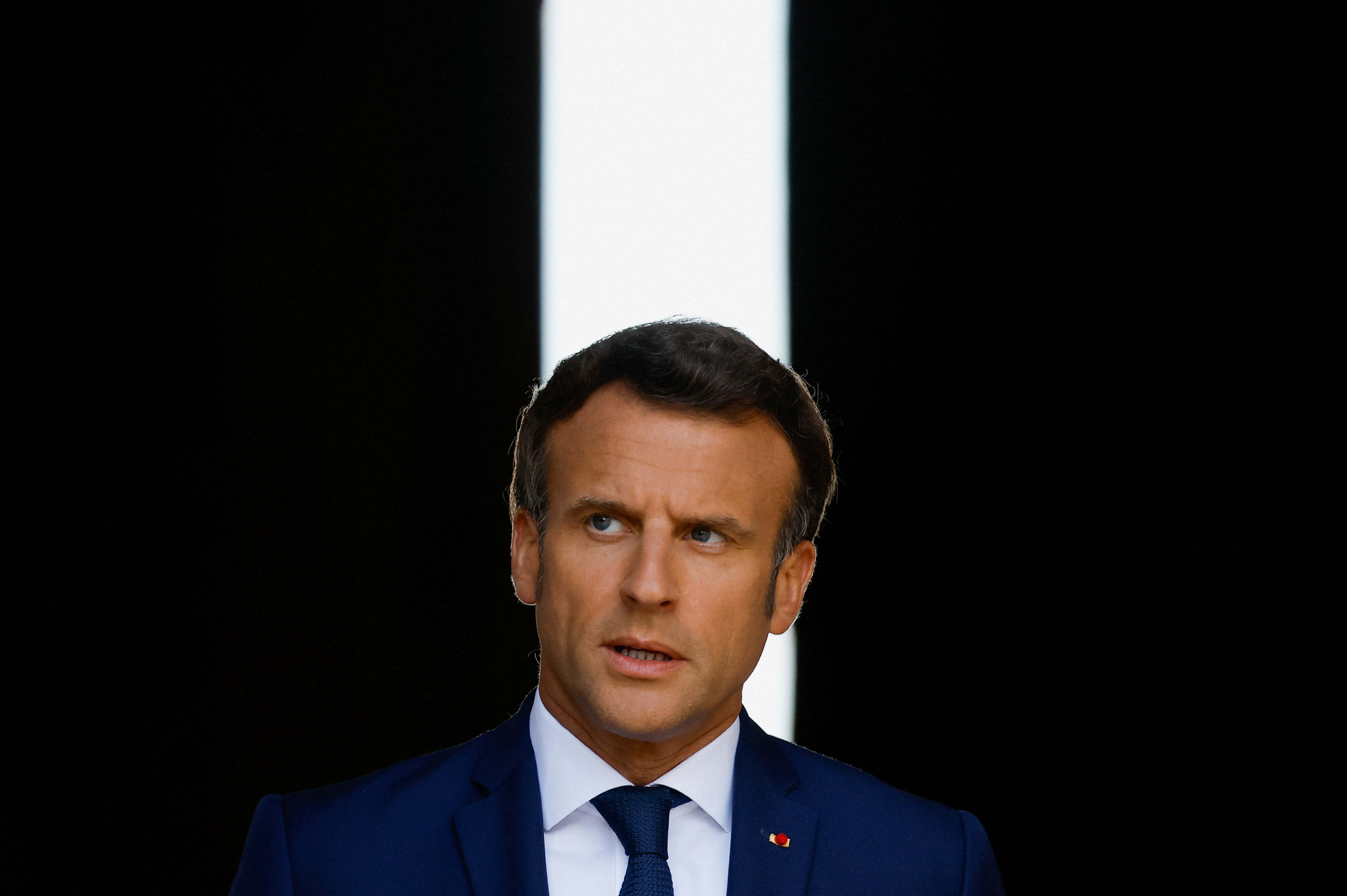Macron, président minoritaire, la France menacée de paralysie politique