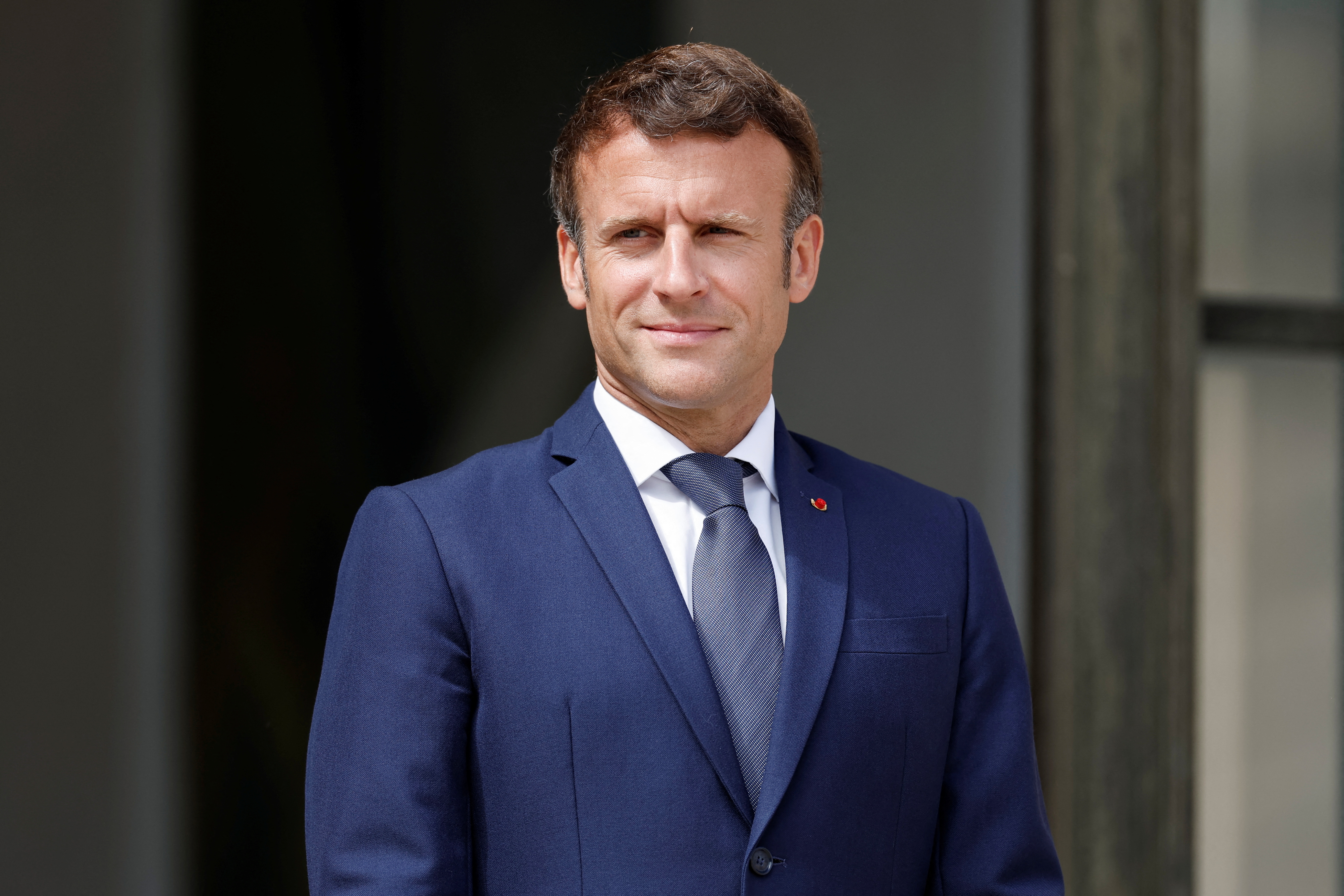 Macron et sa majorité en ballotage favorable pour un second tour serré