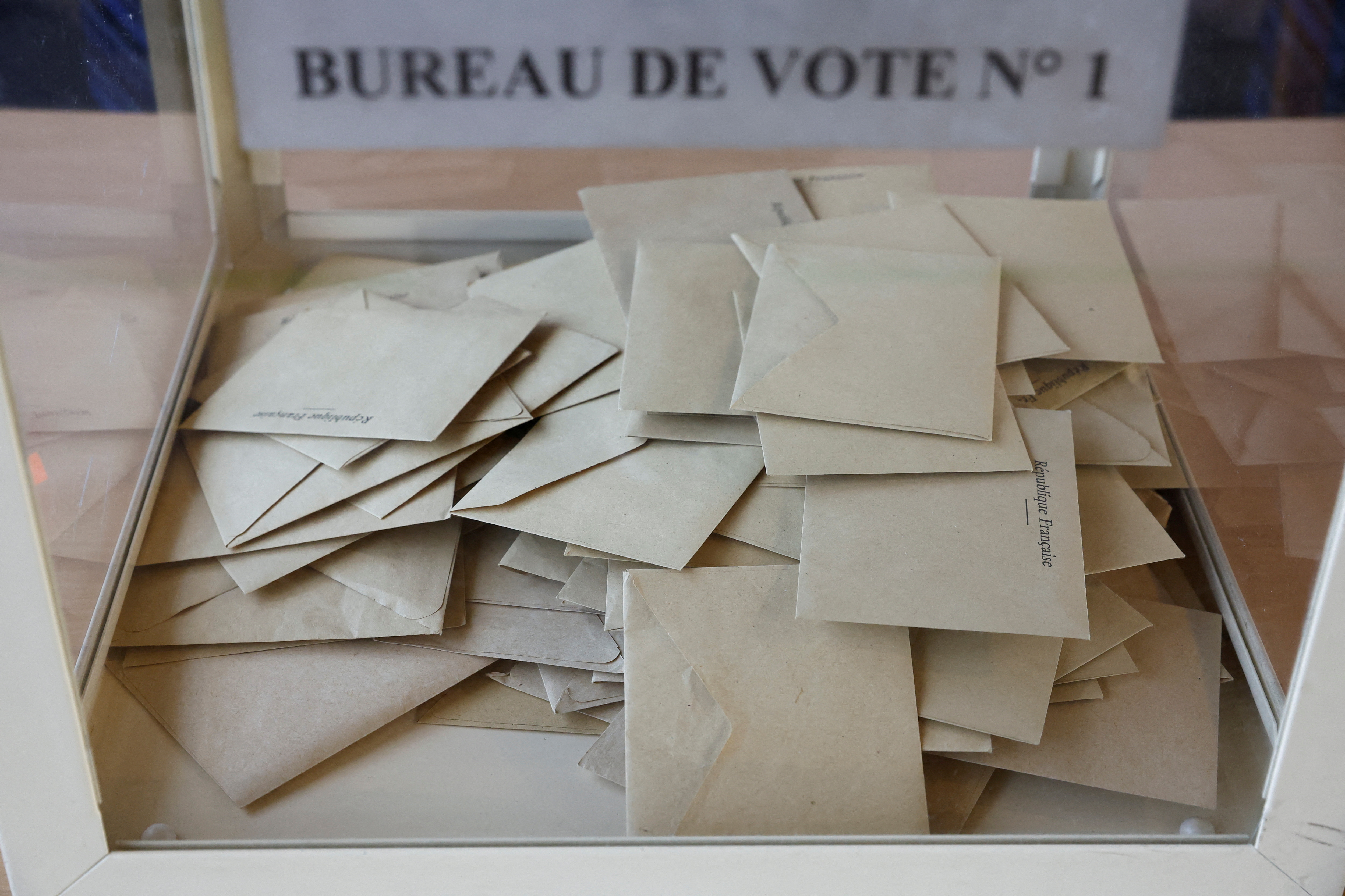 Législatives : les électeurs d'Outre-mer ont commencé à voter pour le second tour