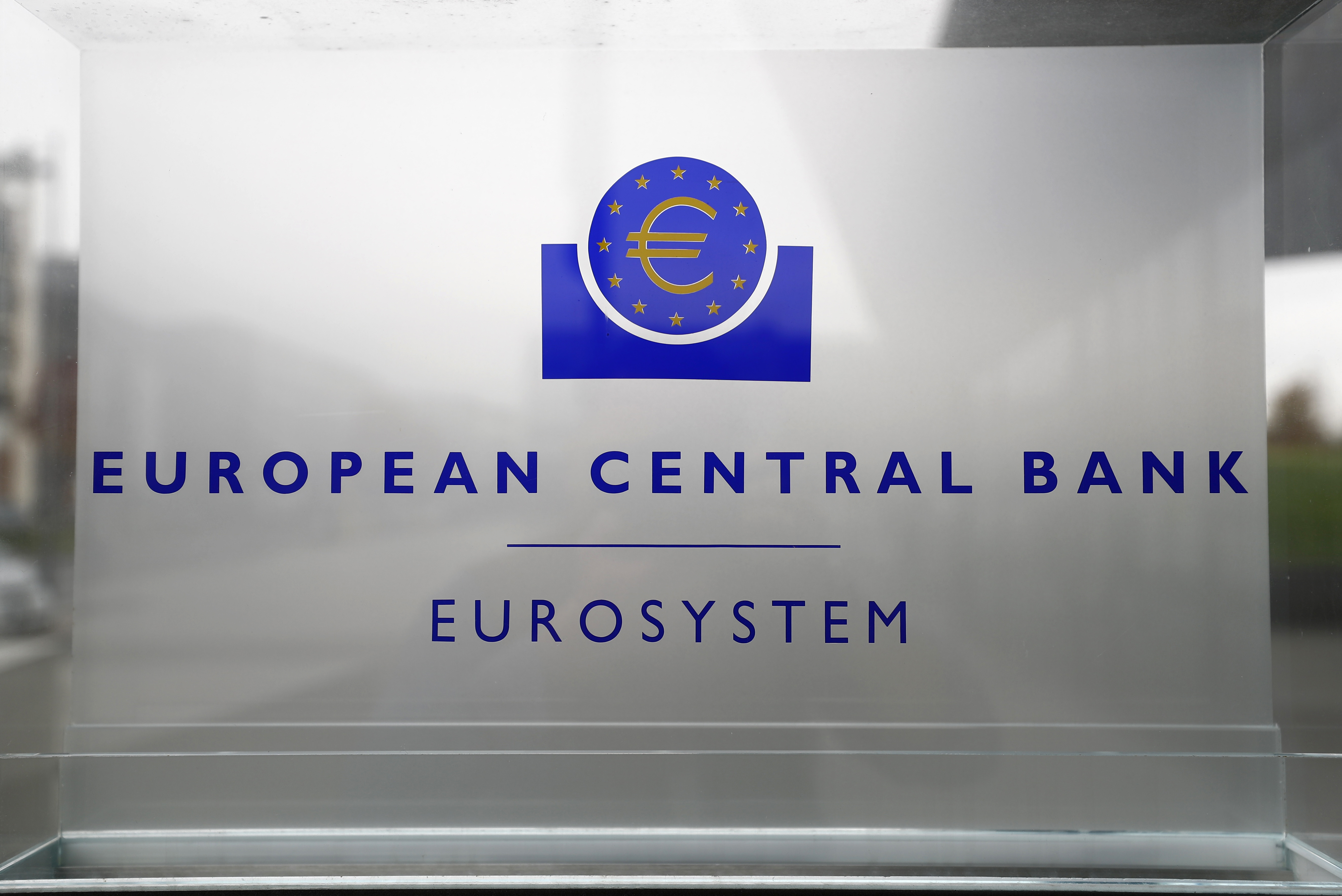 La BCE se réunit en urgence, avant une forte hausse des taux attendue de la Fed