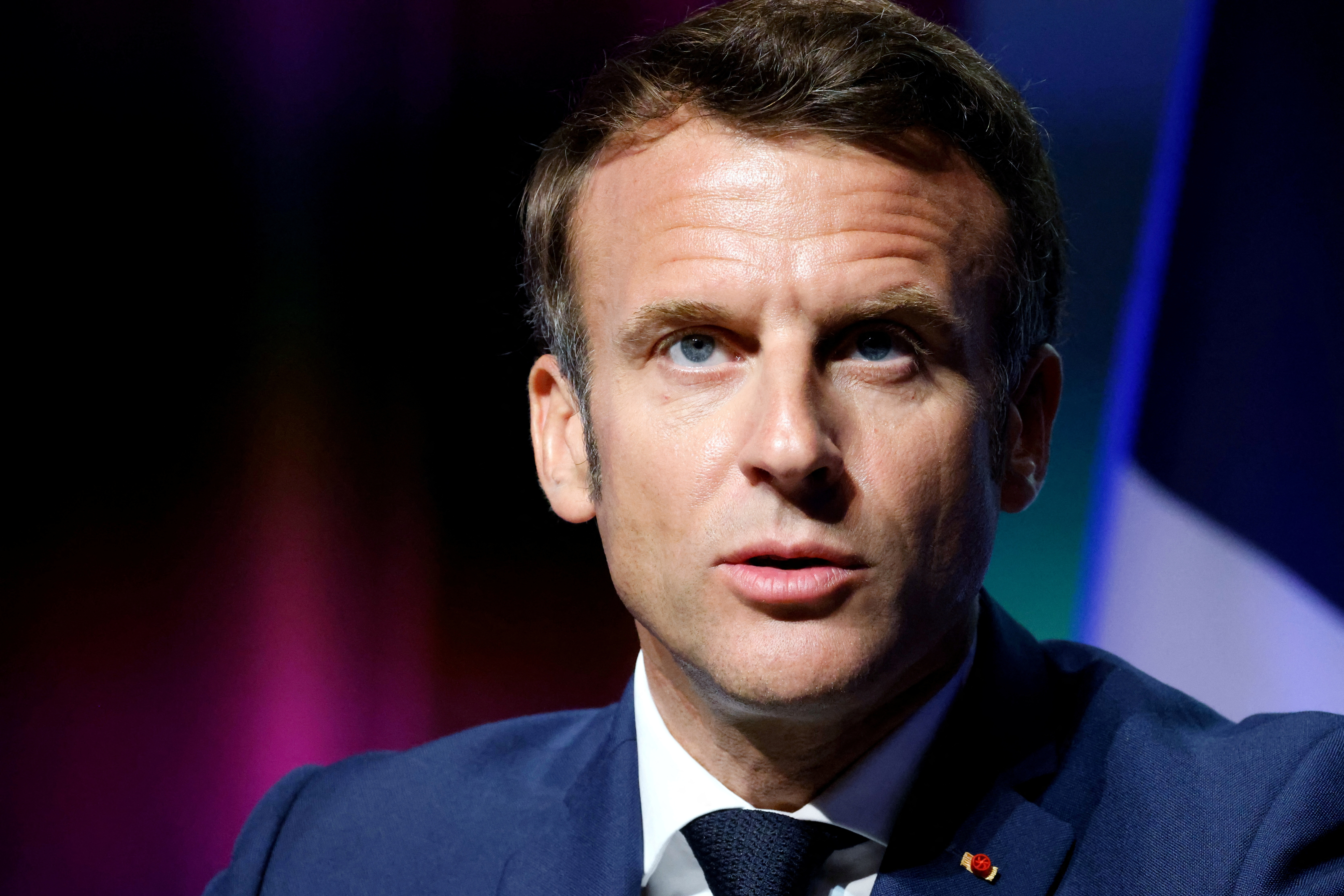 Macron tire à boulets rouges sur le marché européen de l'électricité et le calcul « absurde » des prix