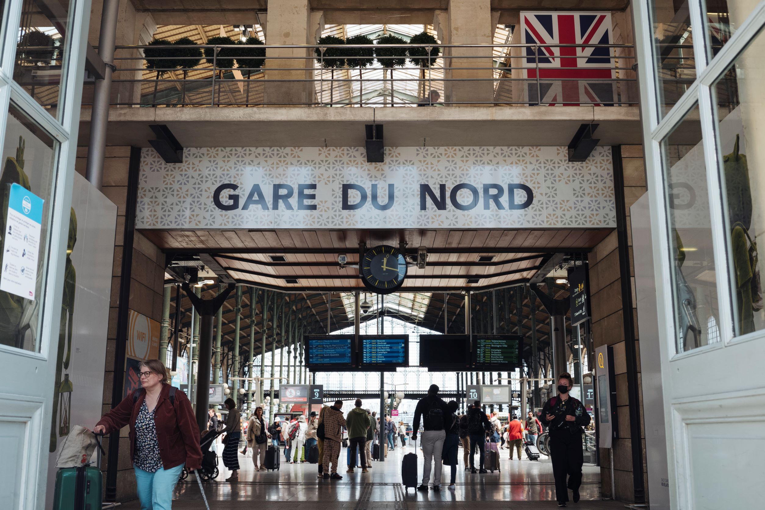 Etat de la Gare du Nord: Auchan dégaine un rapport explosif, la SNCF contre-attaque