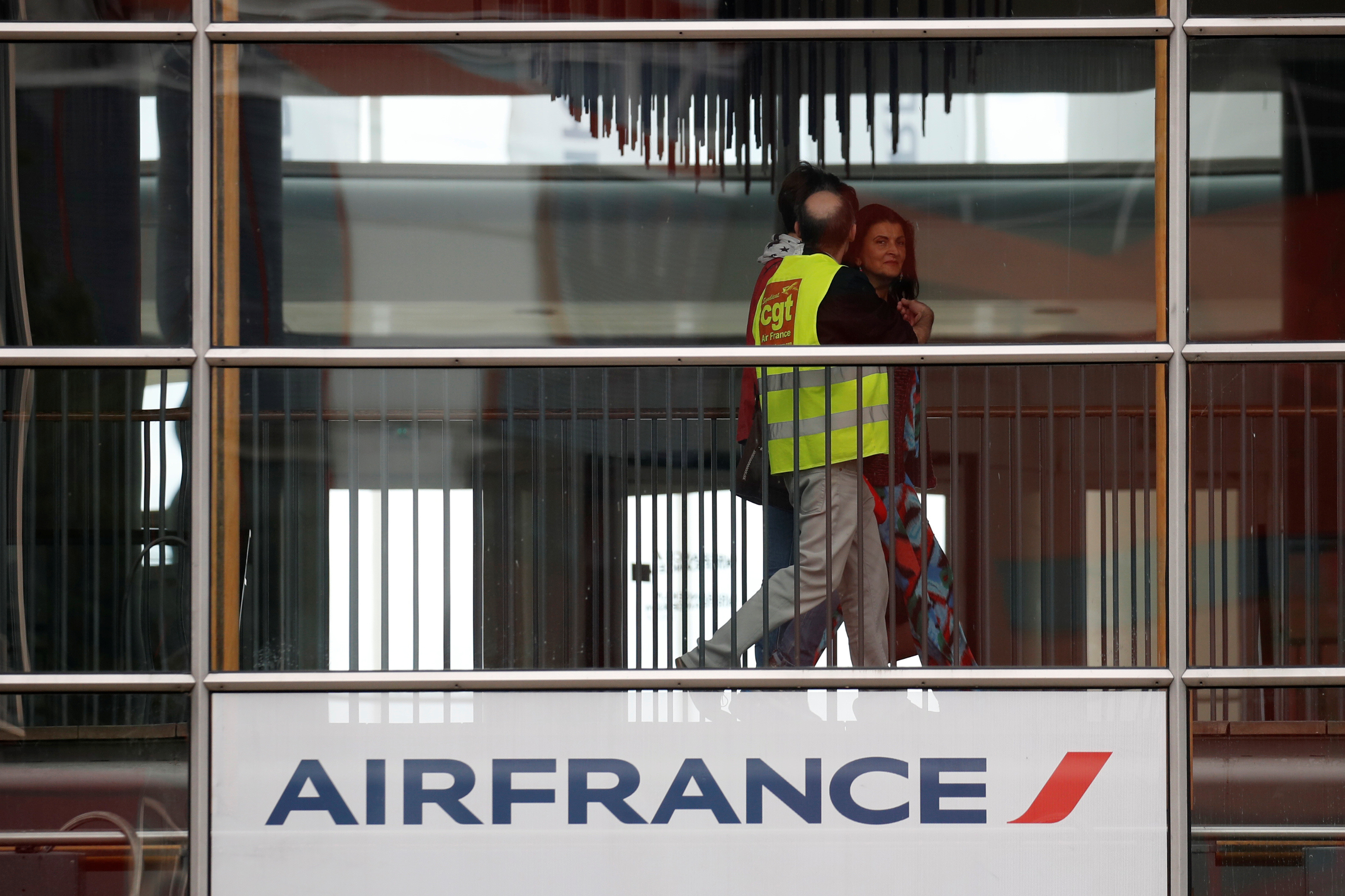 Inflation : Air France accorde une prime et des augmentations généralisées à tous ses salariés