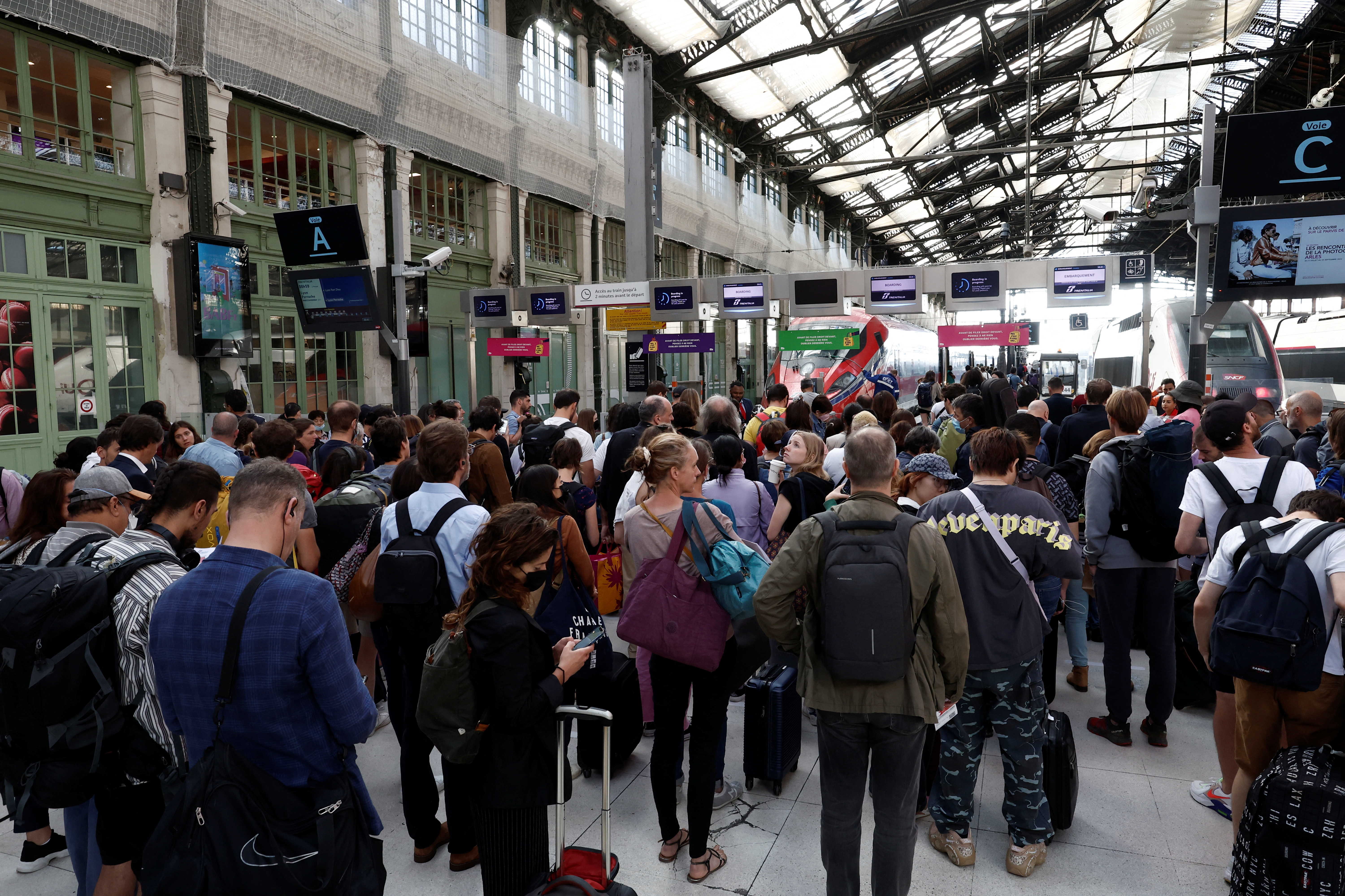 Grève à la SNCF : les cheminots obtiennent une hausse de salaire, encore insuffisante pour les syndicats
