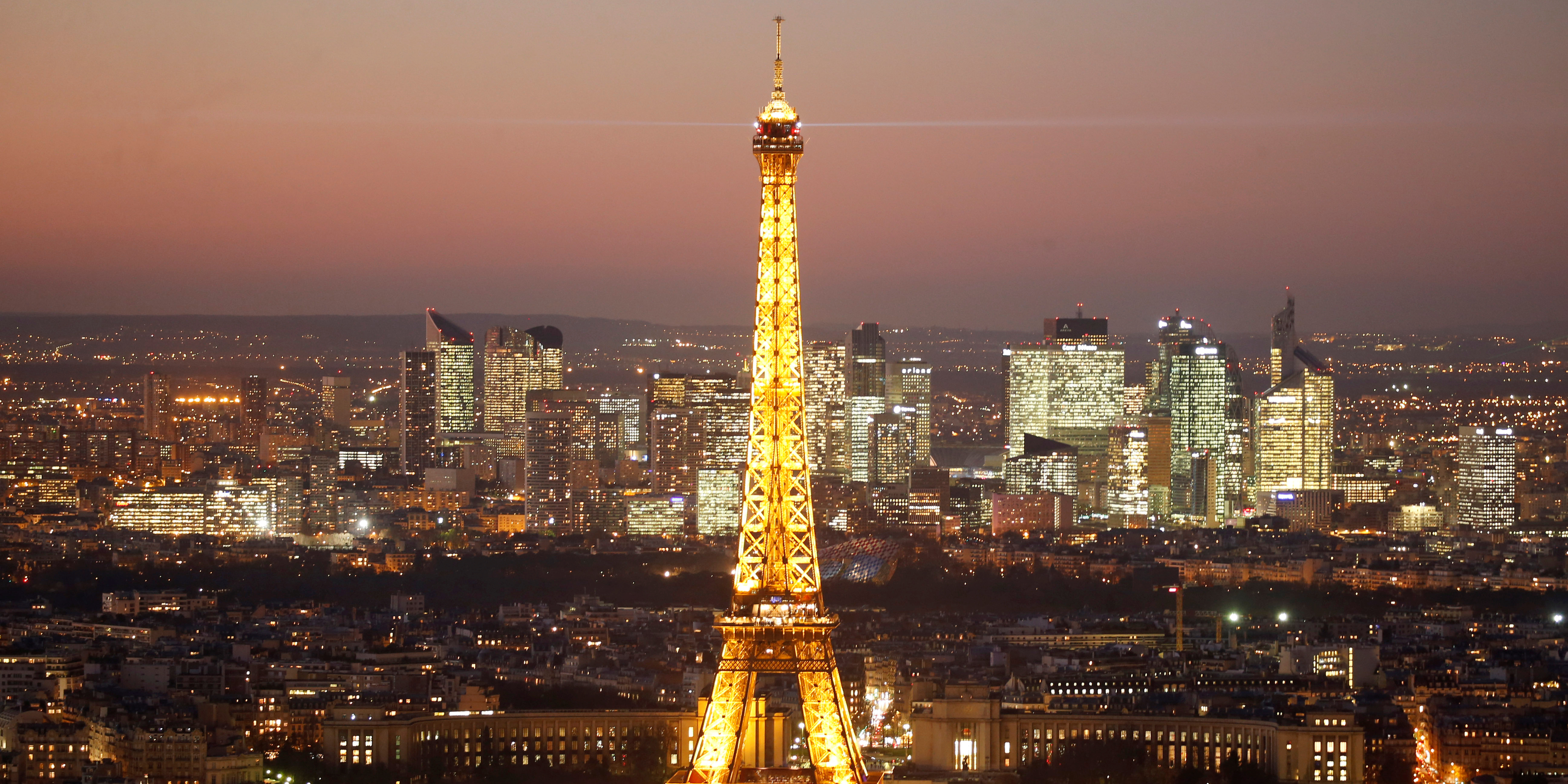 Eteindre la tour Eiffel la nuit : la proposition choc d'EDF pour ouvrir les yeux des Français