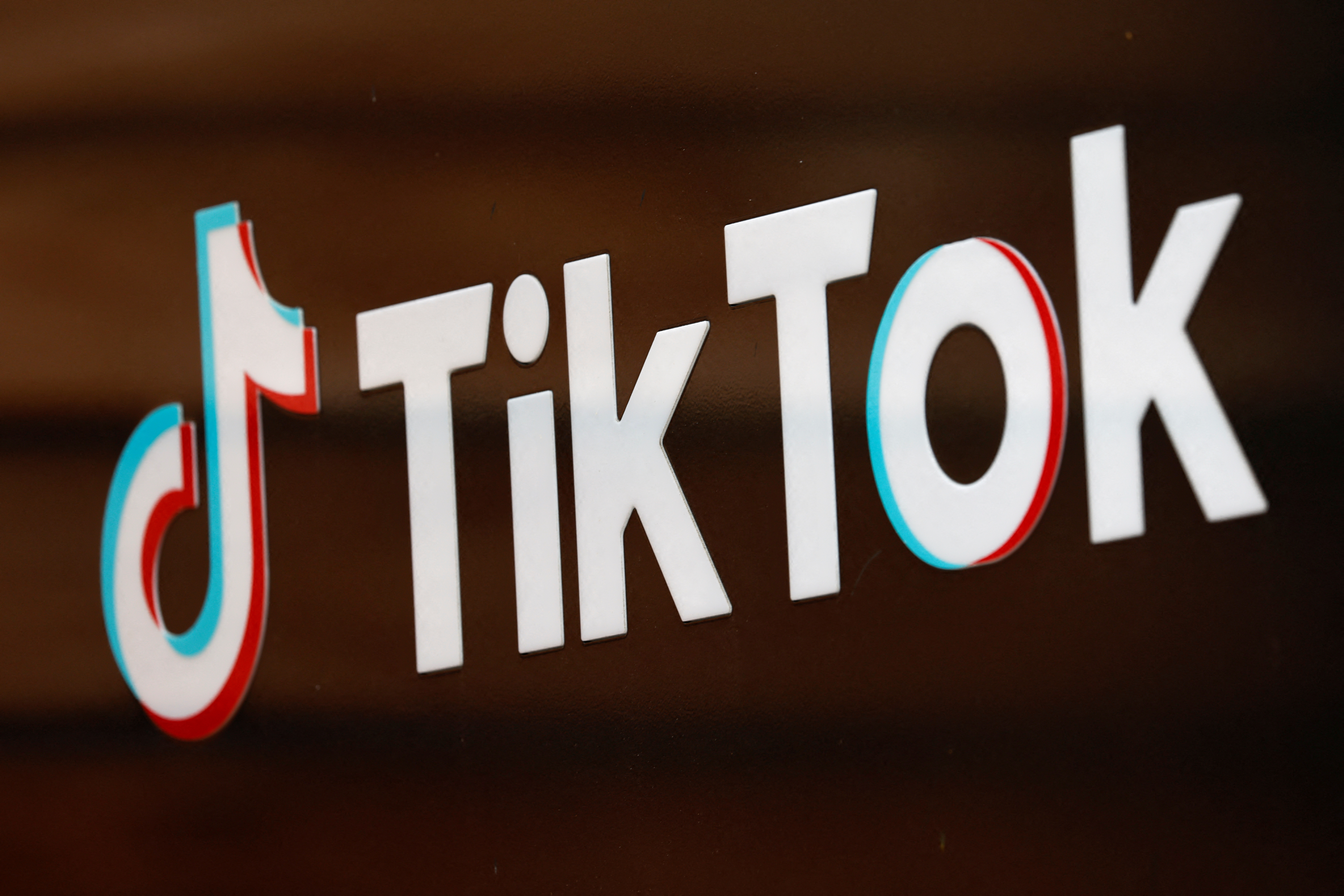 La Commission européenne met la pression sur Tiktok pour qu'il se conforme aux nouvelles règles en vigueur