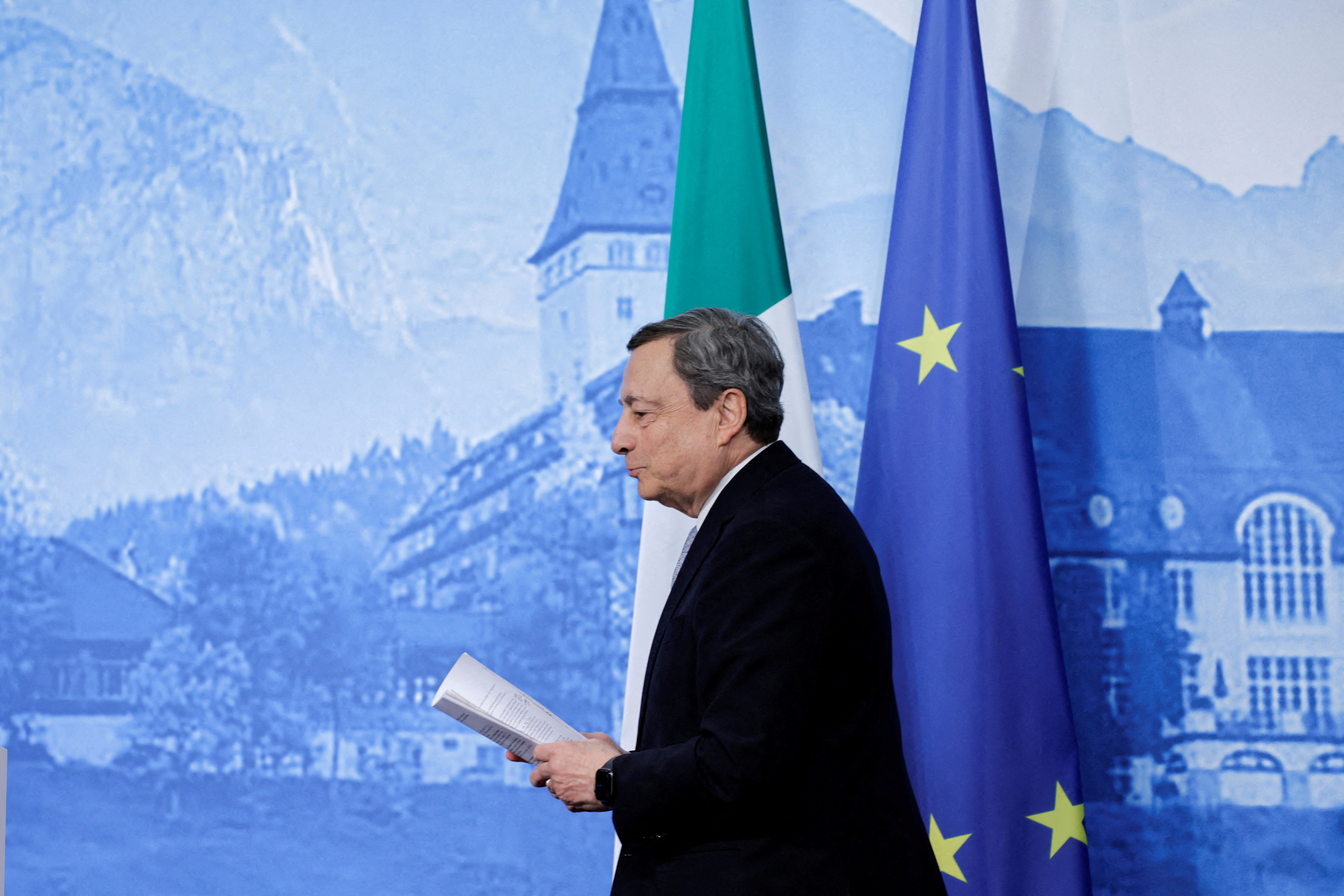 Italie : à la tête d'une coalition fragilisée, Mario Draghi présente sa démission, refusée par le président