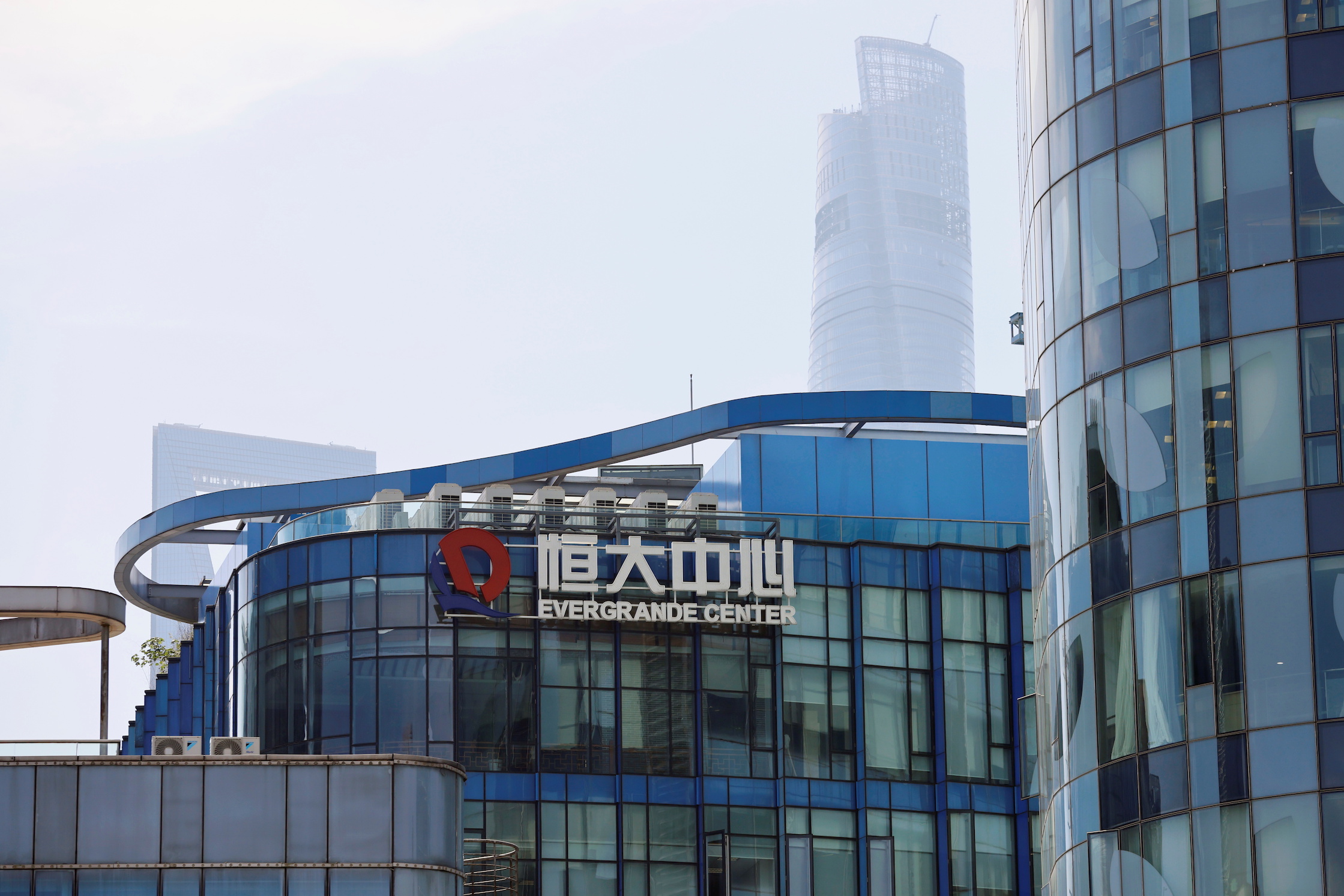 Chine : l'action d'une filiale d'Evergrande de nouveau cotée... Et s'effondre de 50%