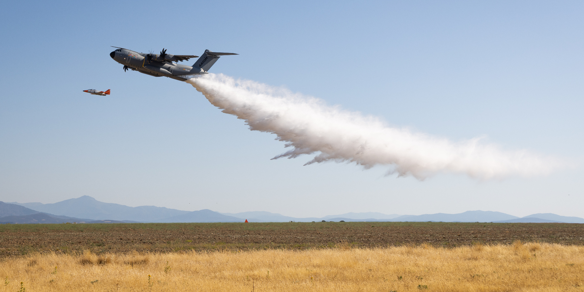 Incendies : Airbus équipe un A400M d'une citerne amovible pour en faire un bombardier d'eau