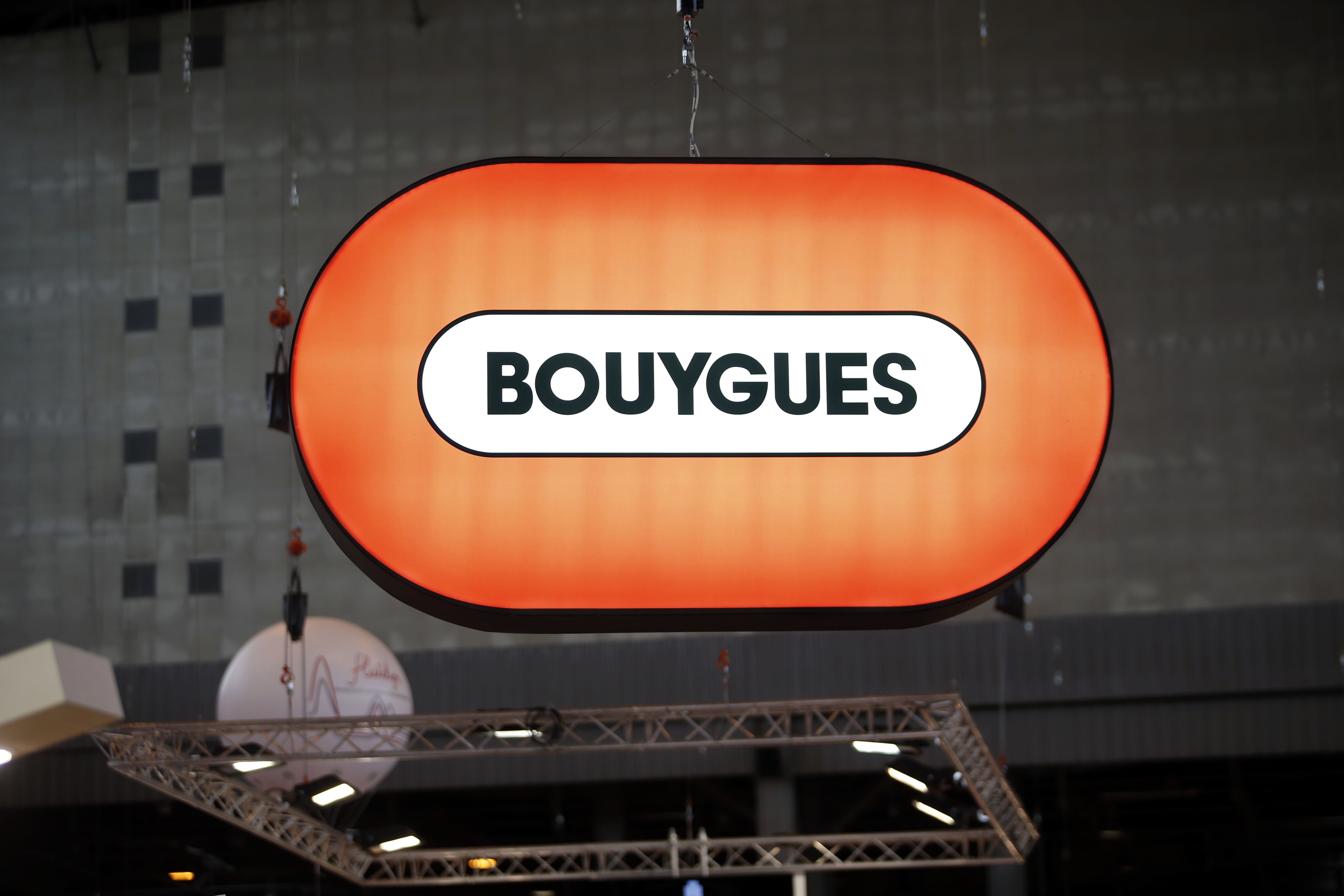 Bouygues voit son bénéfice net s'envoler de 53% au premier semestre tiré par la construction et les télécoms