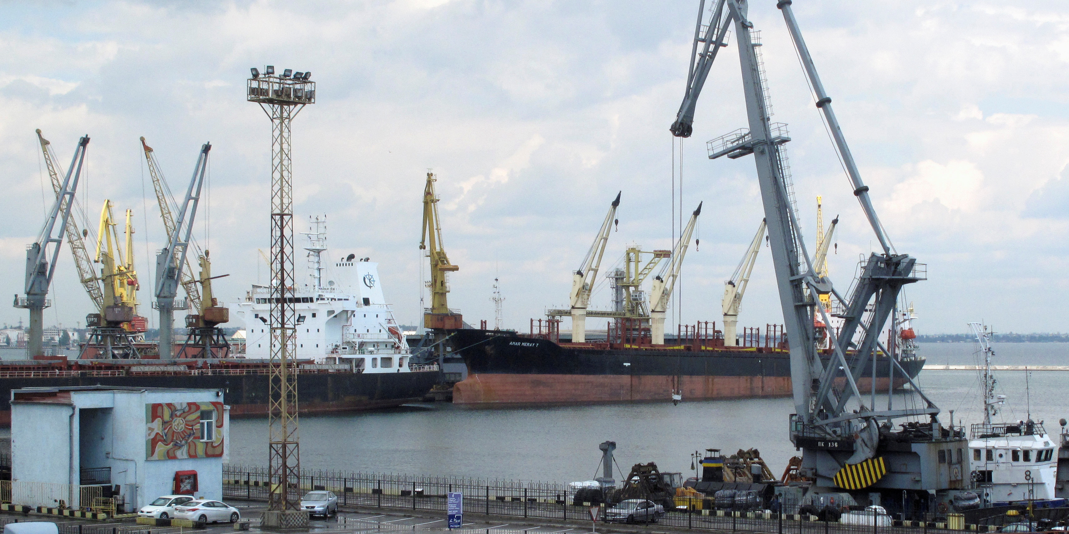 Trois navires céréaliers quittent les ports ukrainiens ce vendredi