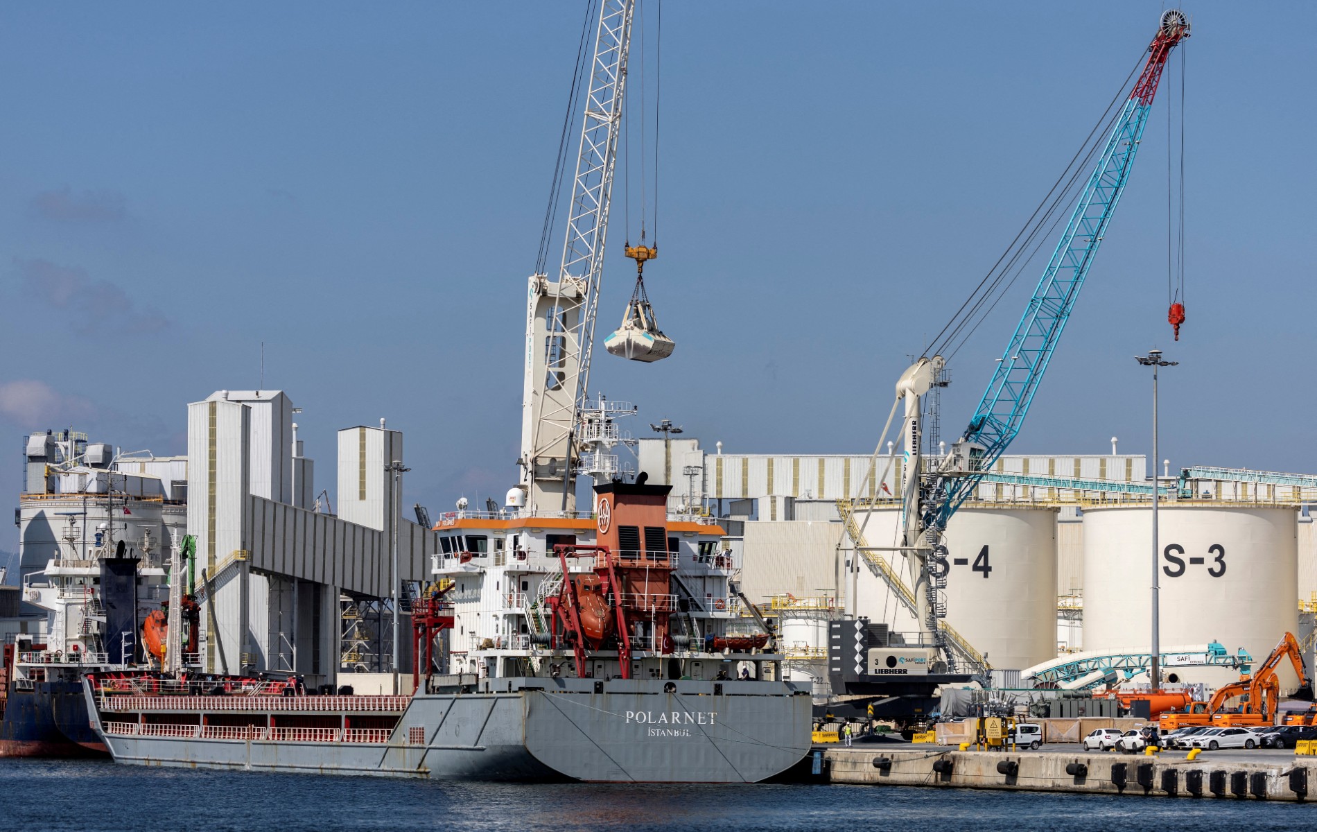 Parti vendredi d'Ukraine, le premier cargo chargé de céréales est arrivé en Turquie
