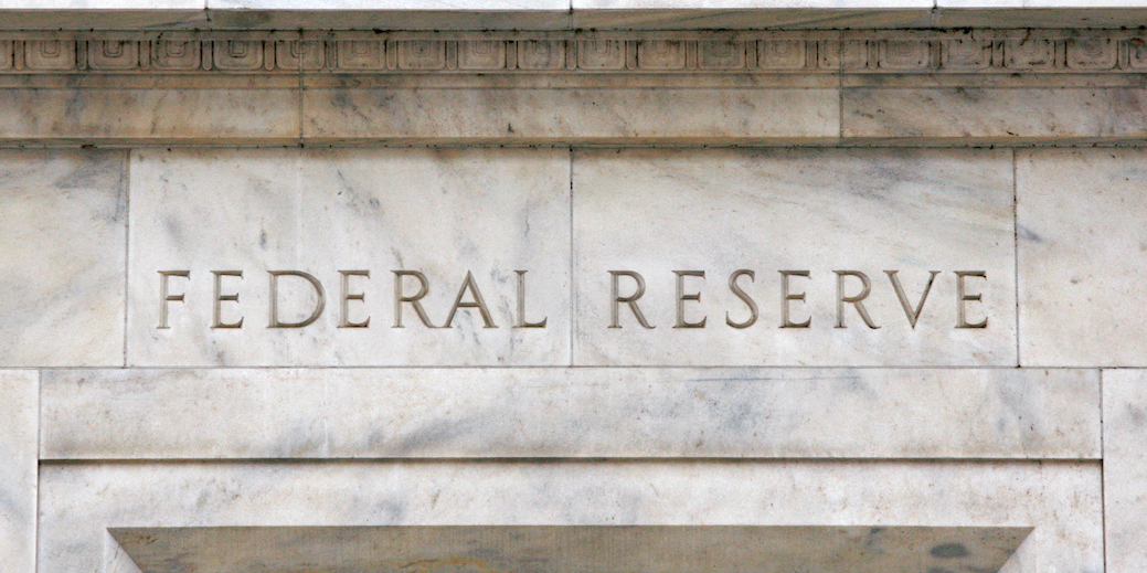 Etats-Unis: la Fed toujours décidée à augmenter ses taux, mais pense déjà à ralentir le rythme