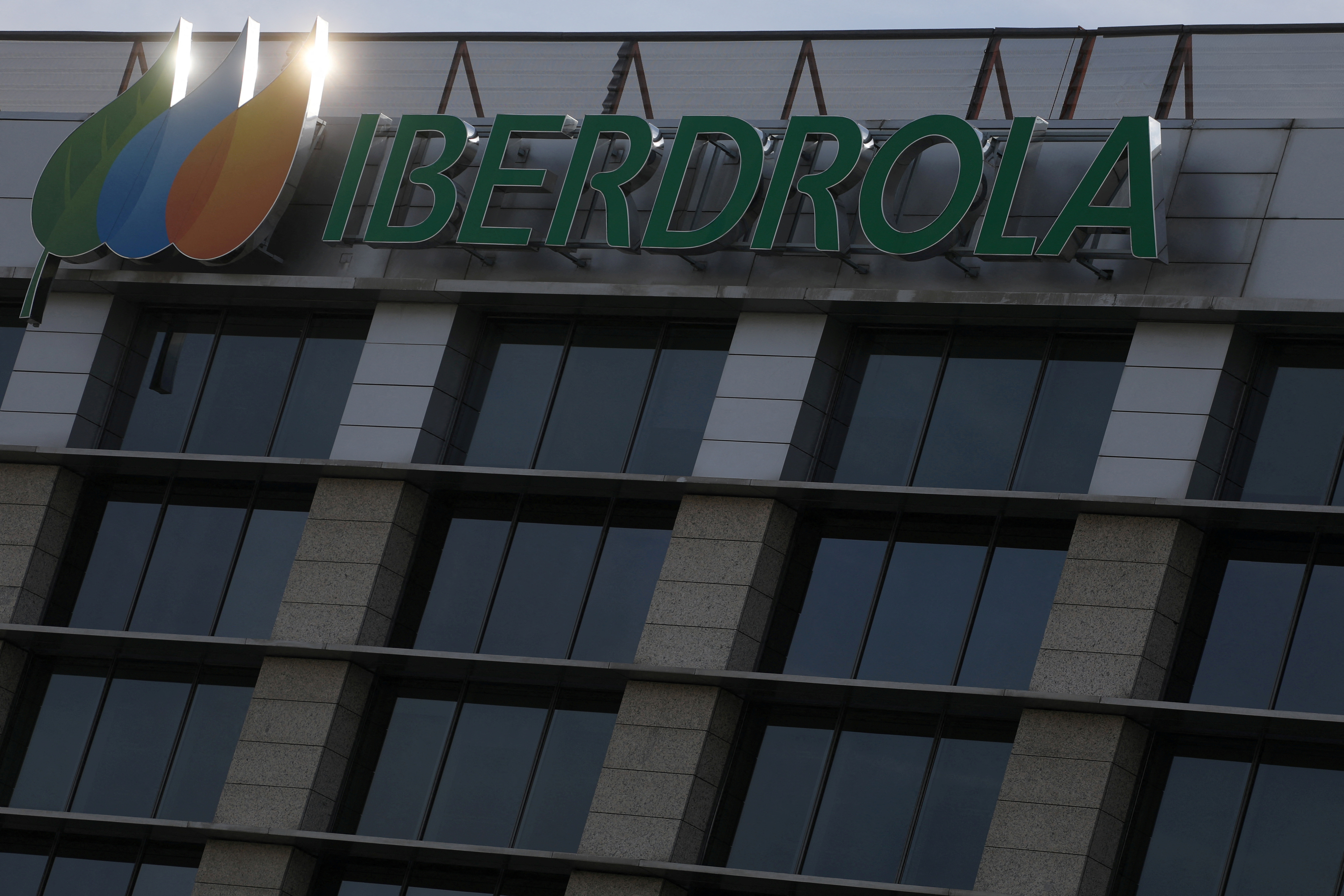 Electricité: l'espagnol Iberdrola alerte ses clients français du risque d'une flambée de leur facture