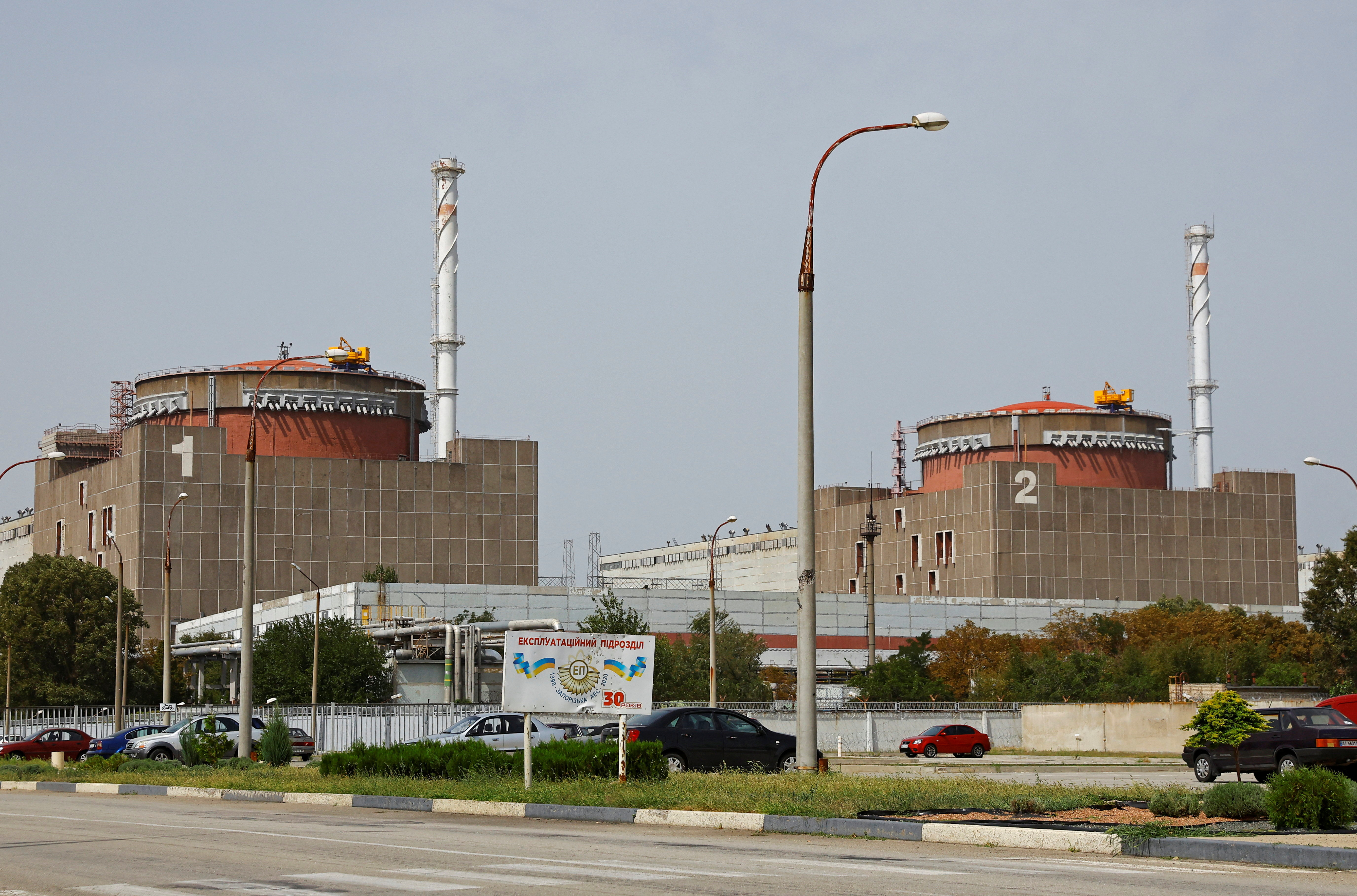 Ukraine : la centrale Zaporijia « totalement déconnectée » du réseau électrique, Zelensky alerte sur une « catastrophe nucléaire »
