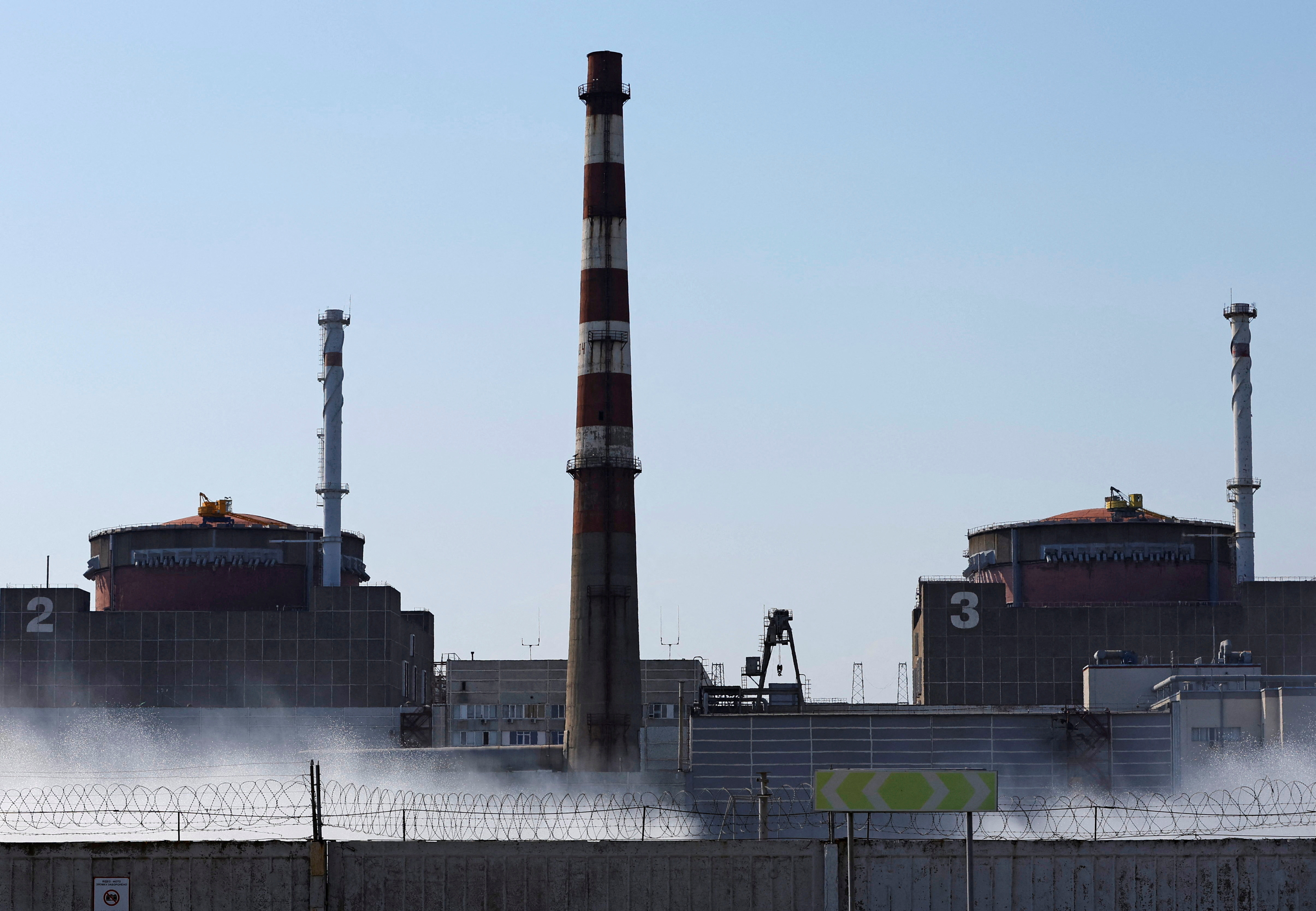 Ukraine : sur place, les experts de l'AIEA inspectent la centrale nucléaire de Zaporijia