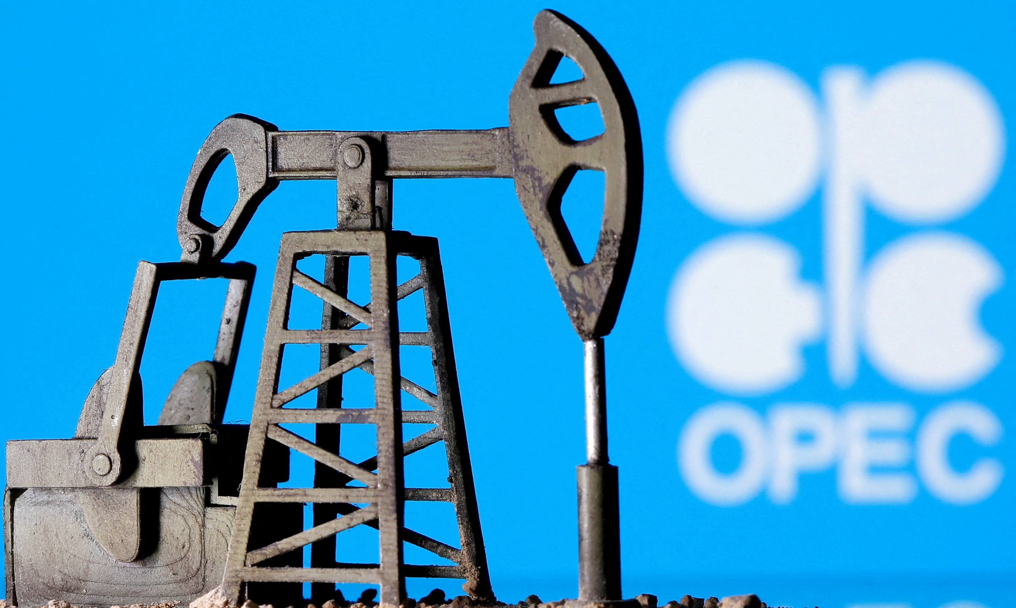 L'Opep+ décide de réduire sa production de 2 millions de barils par jour