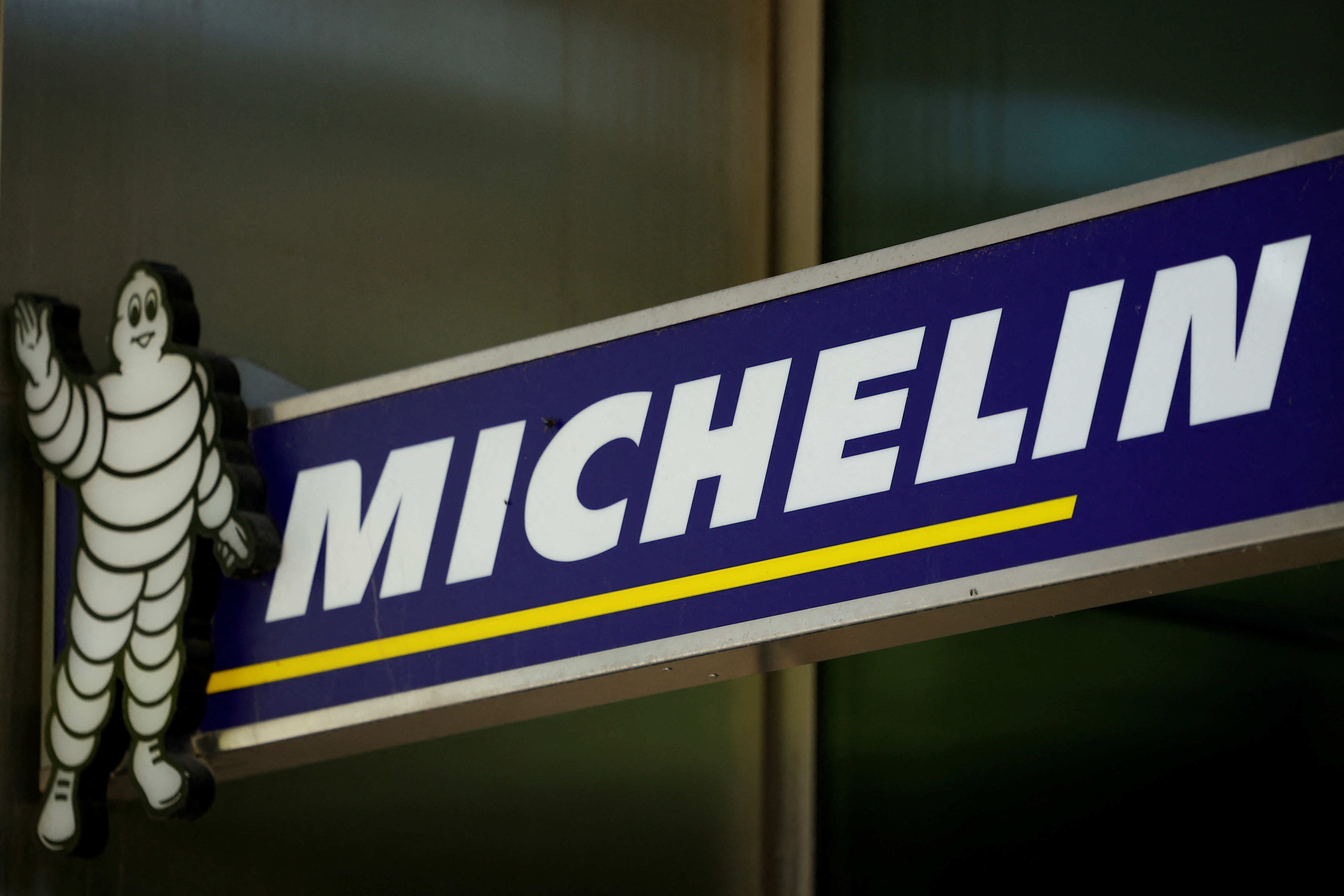 Michelin : colère des salariés après la découverte d'une caméra dissimulée dans une salle de pause