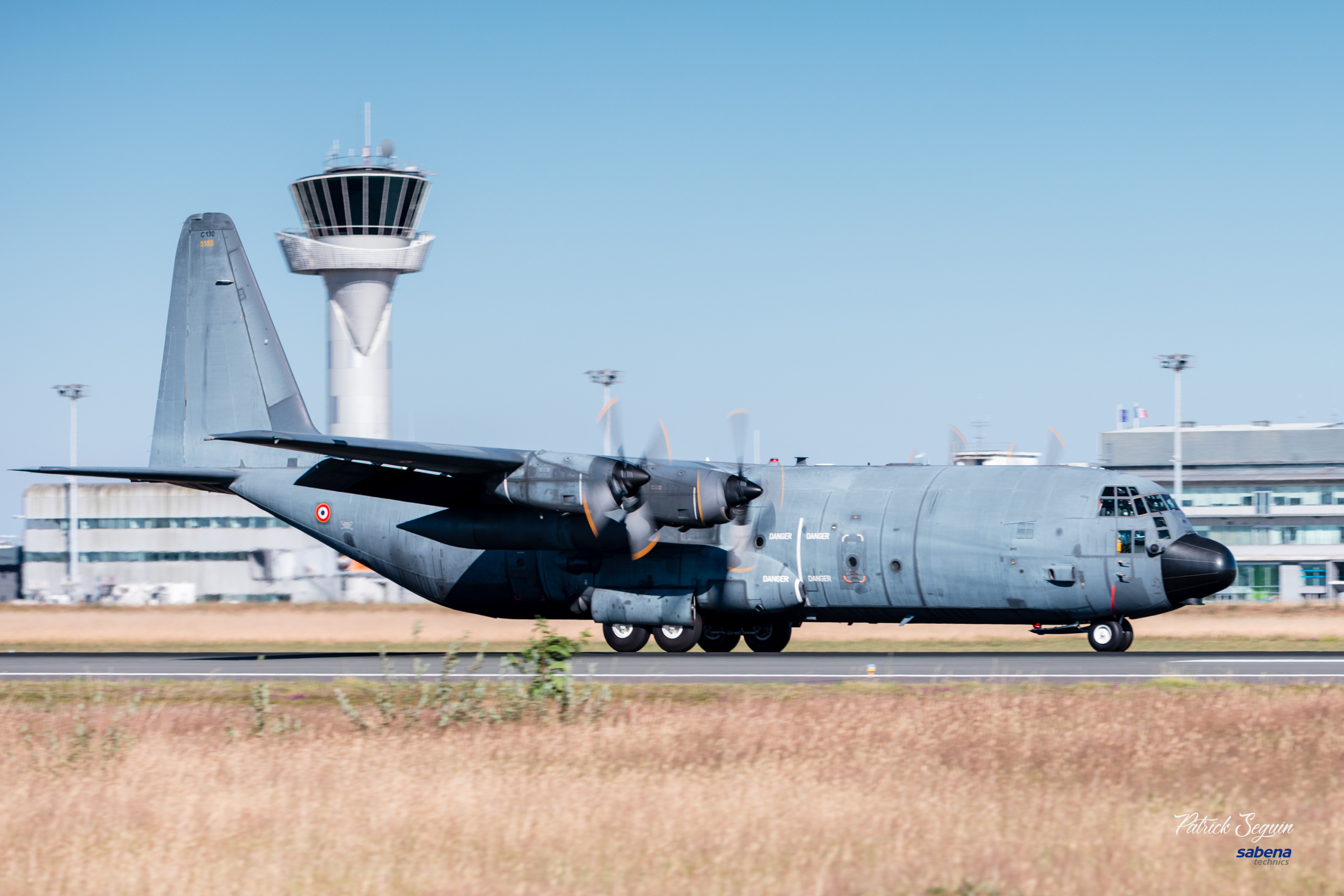 Collins Aerospace certifie son premier avion C-130 rénové pour l'armée de l'air