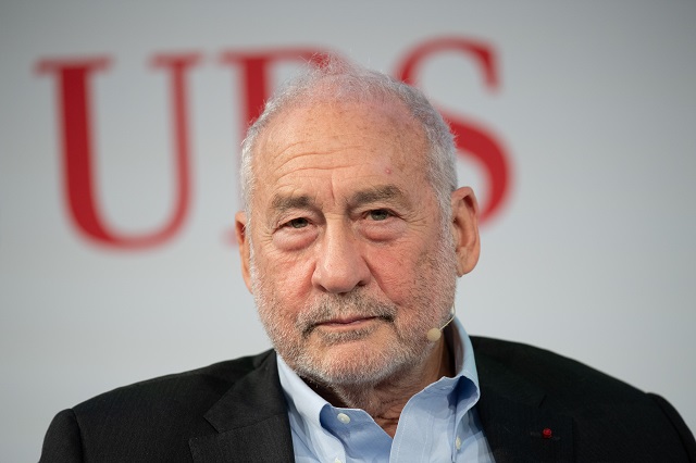Face à l'envolée des prix, l'économiste Joseph Stiglitz pousse les Etats à taxer les superprofits
