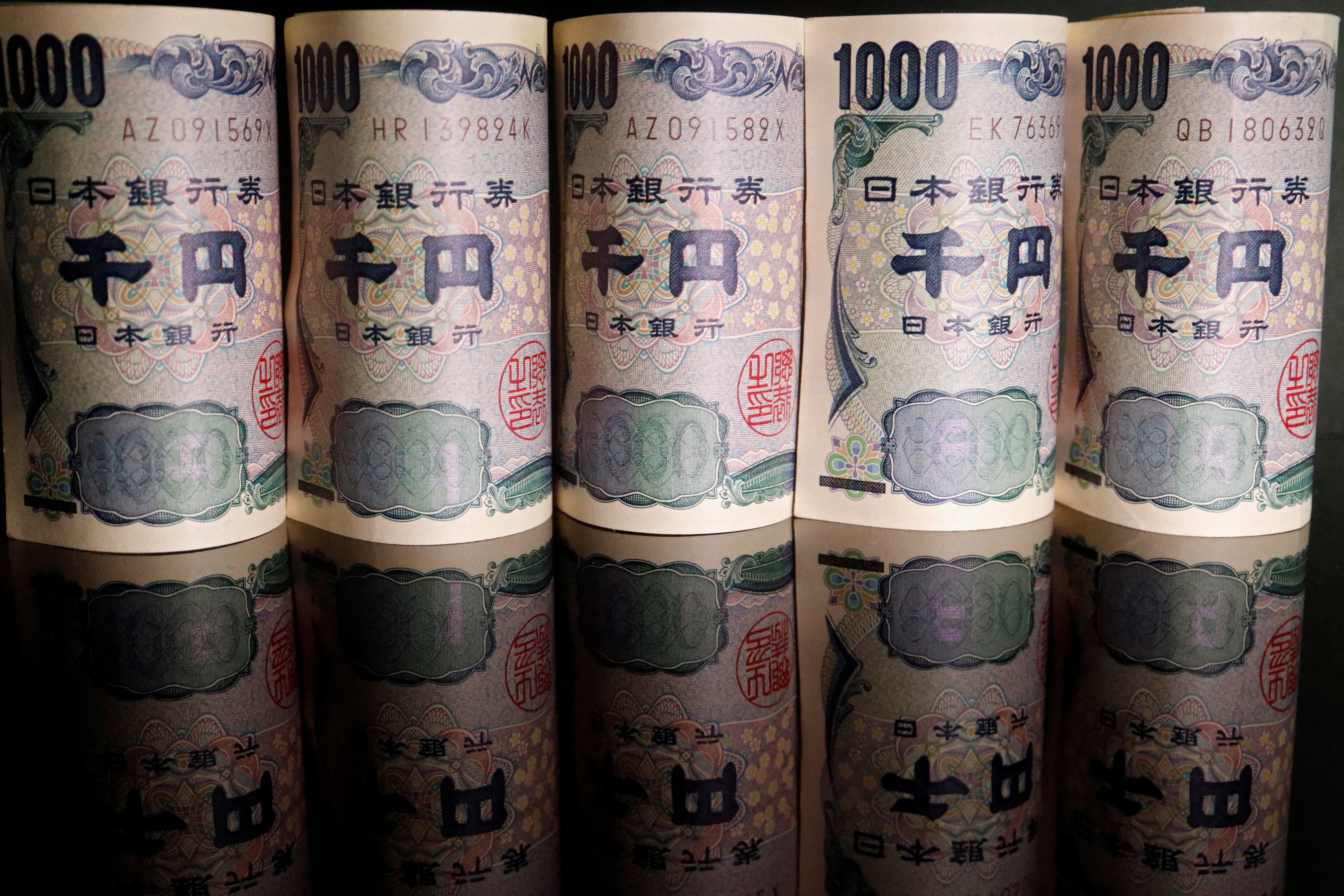 Le Japon maintient sa politique ultra-accommodante, l'inflation atteint un record à 3%