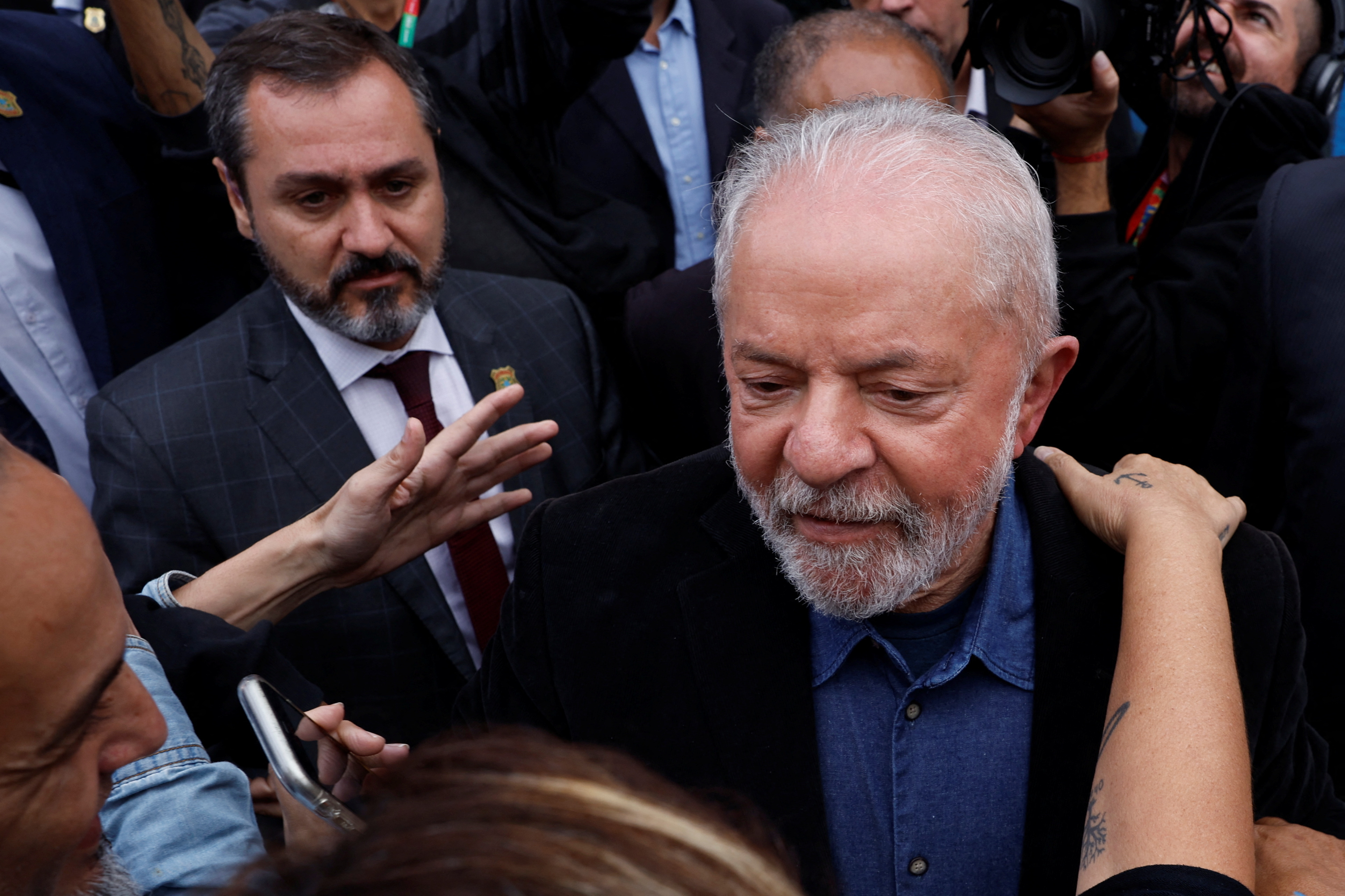 Présidentielle brésilienne : Bolsonaro talonne Lula, le second tour s'annonce électrique
