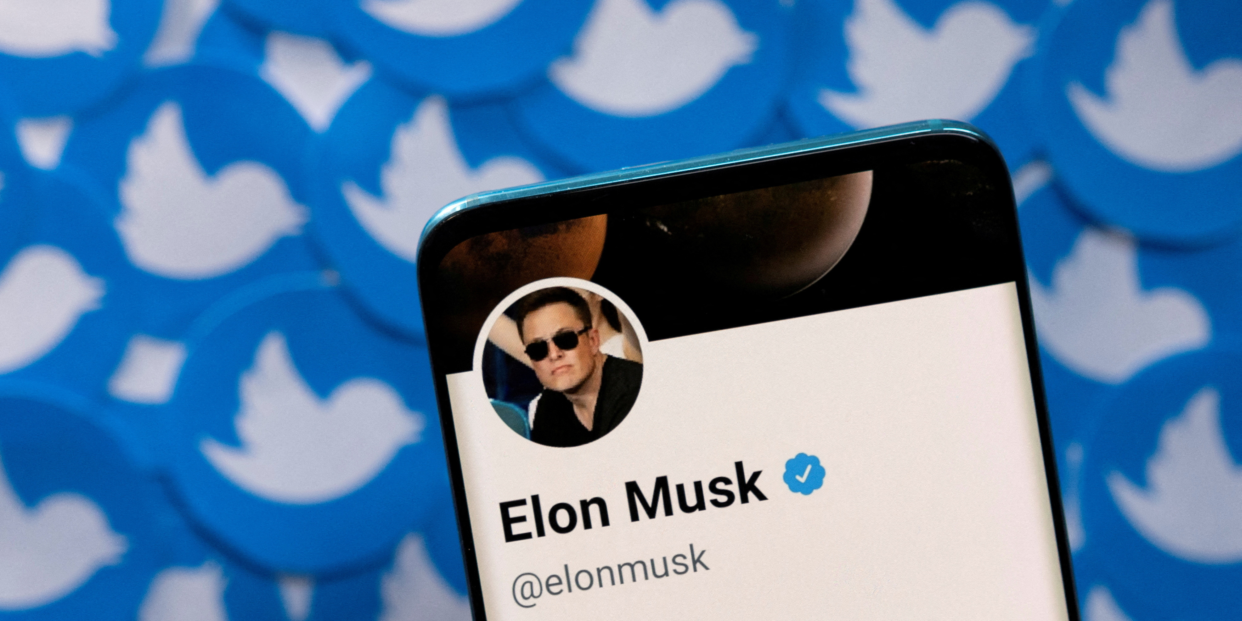 Rachat de Twitter par Elon Musk : les actionnaires se frottent les mains, le réseau social dans le flou sur son avenir