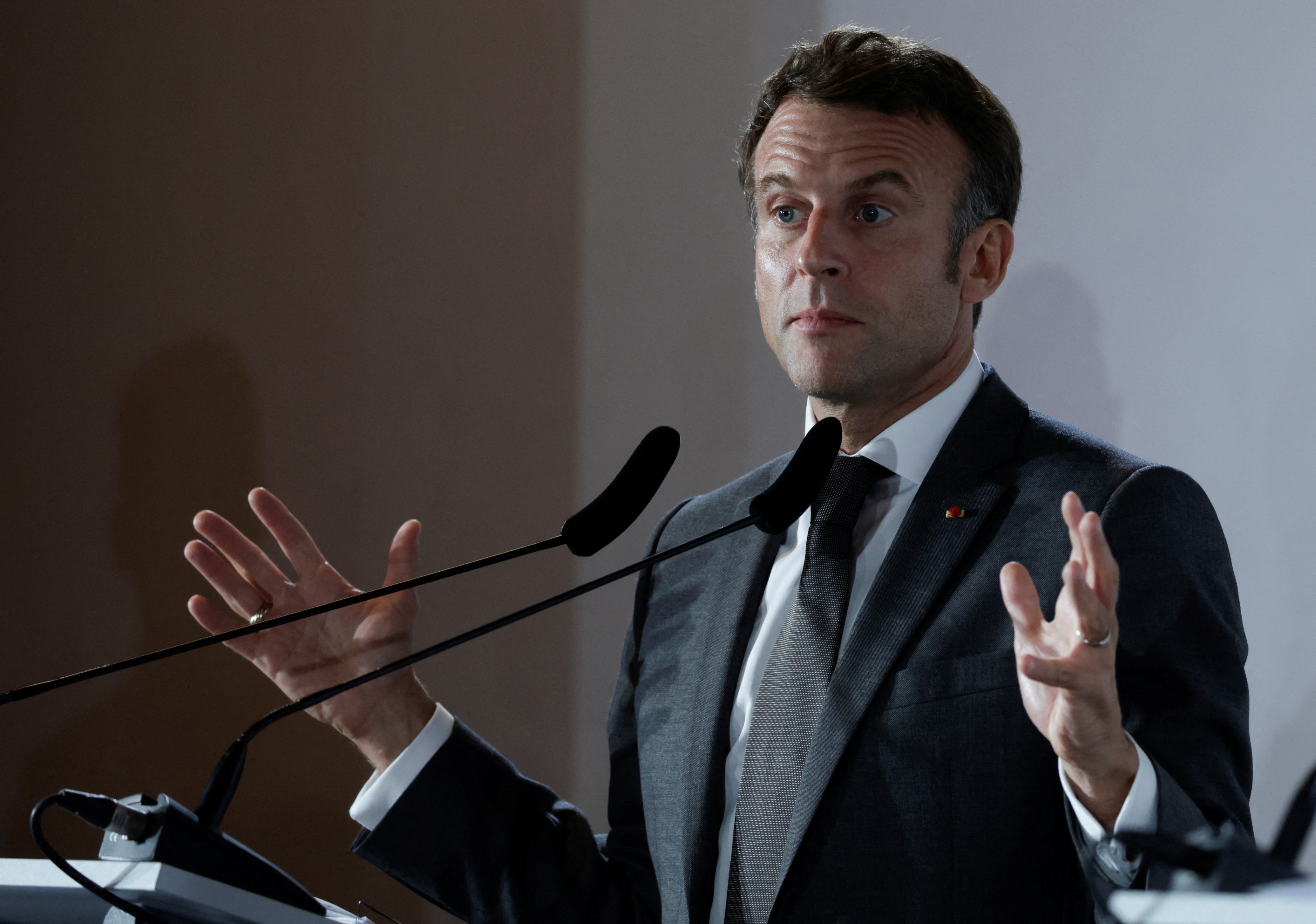 Carburant : la CGT appelle à la mobilisation générale, Macron l'exhorte à permettre à la France de fonctionner