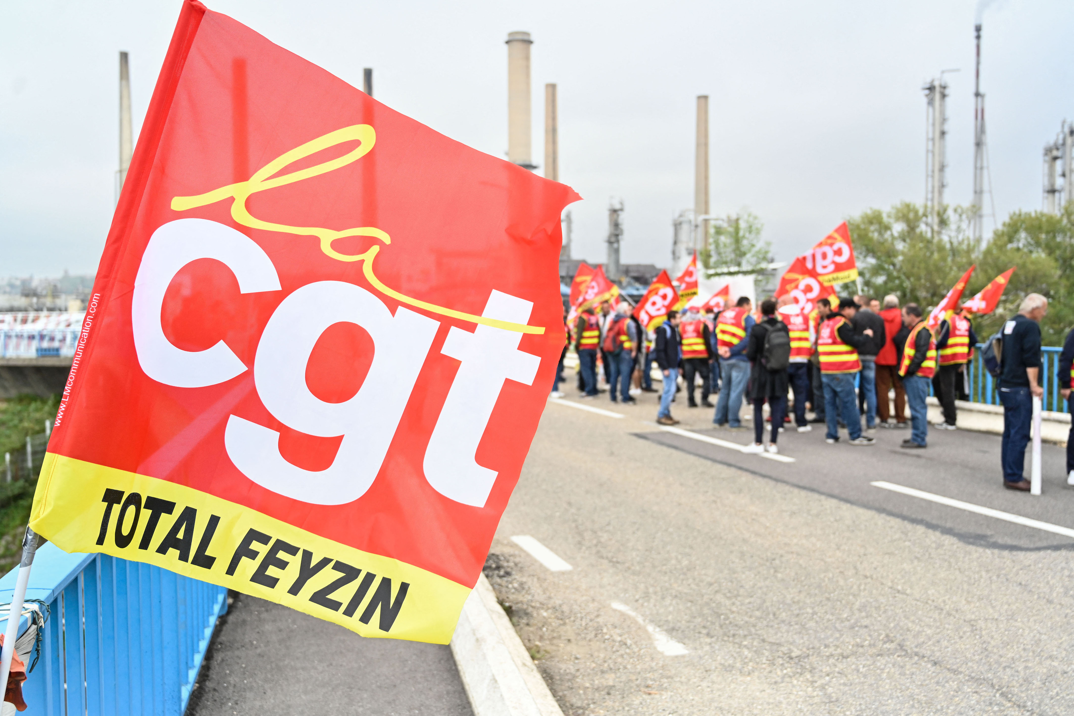Blocages dans les raffineries : la grève prolongée au dépôt de Feyzin