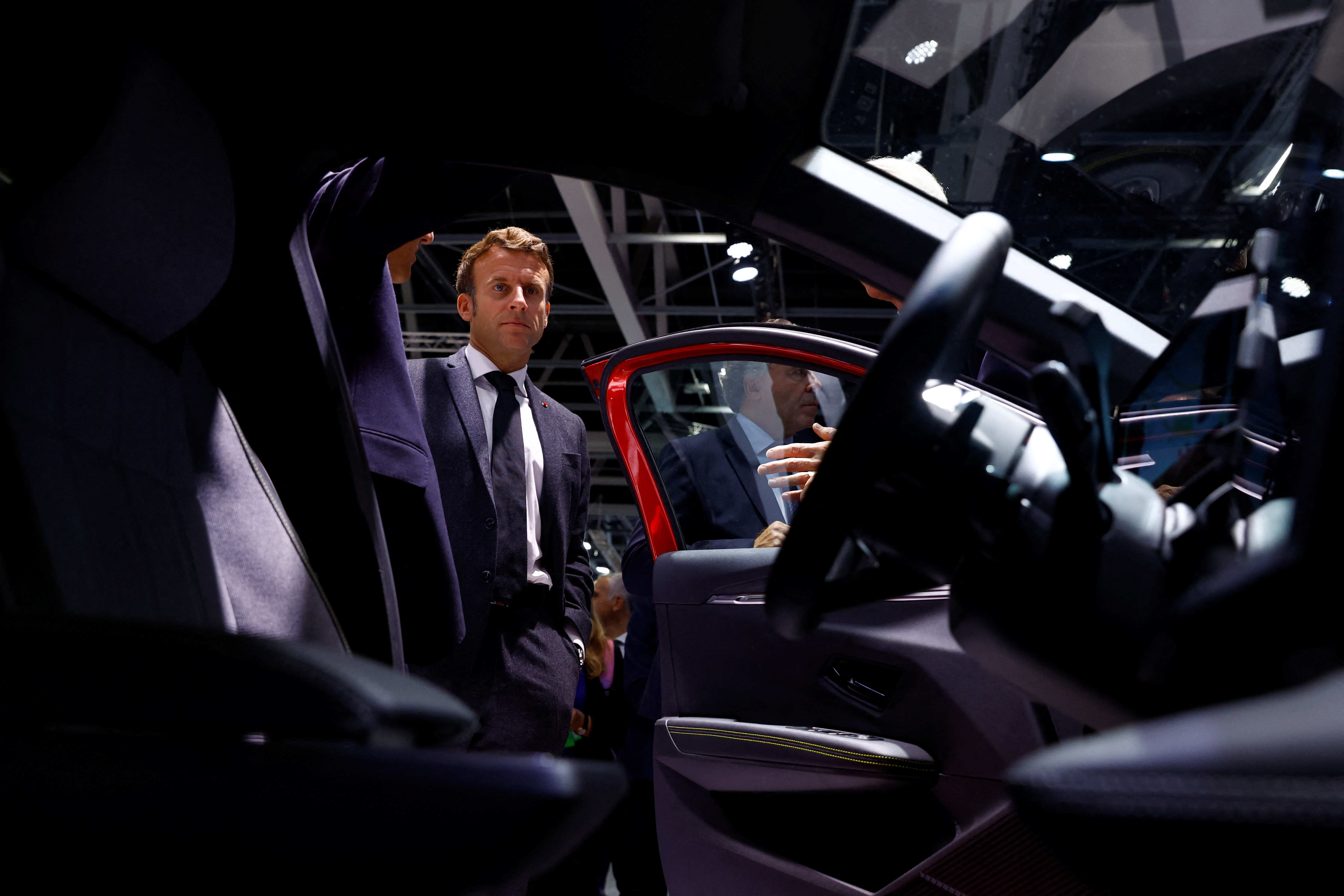 Automobile : Peugeot et Renault vont accélérer dans l'électrification de leurs gammes