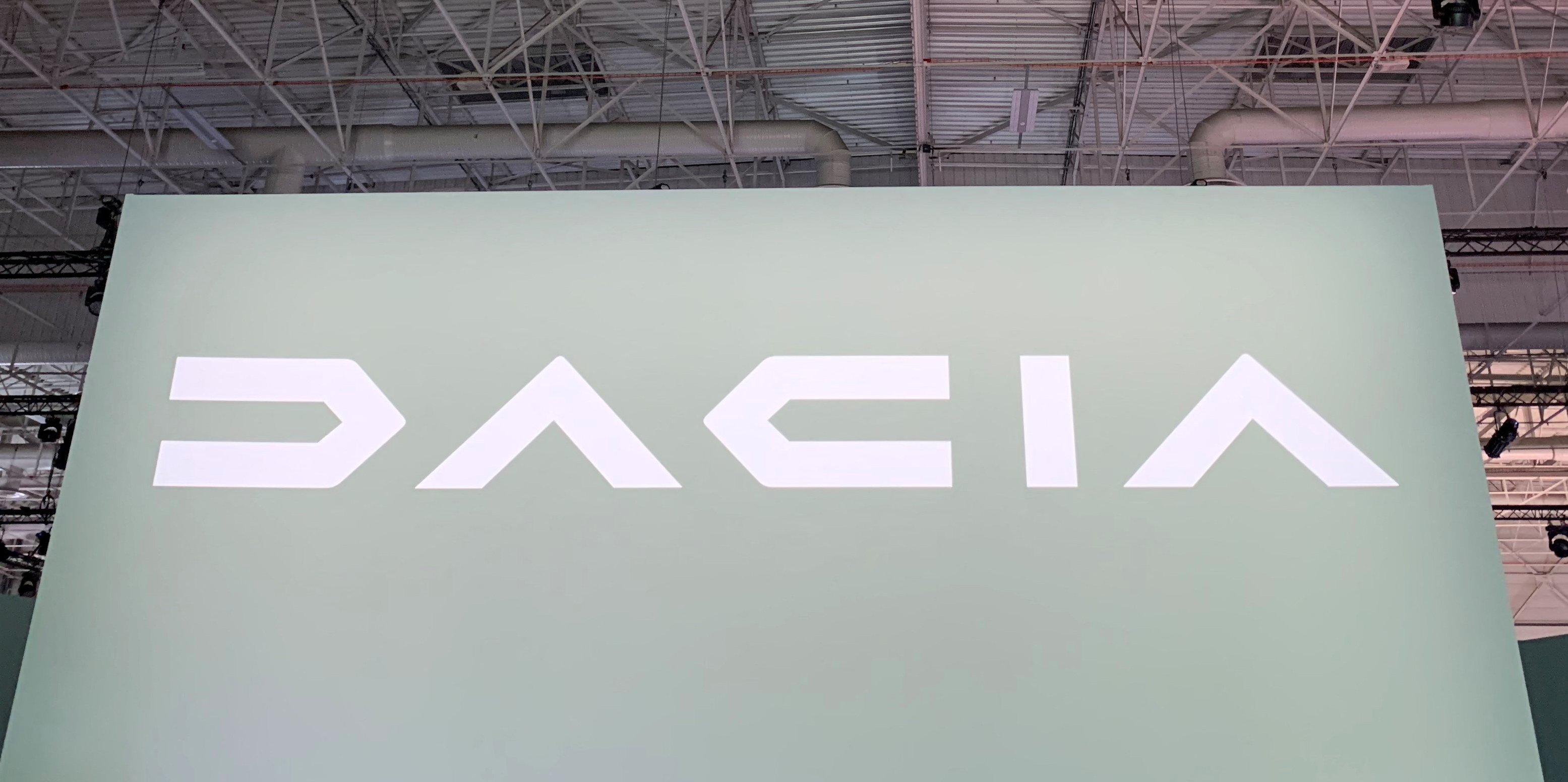 Dacia change son look et franchit une nouvelle étape de sa stratégie de croissance