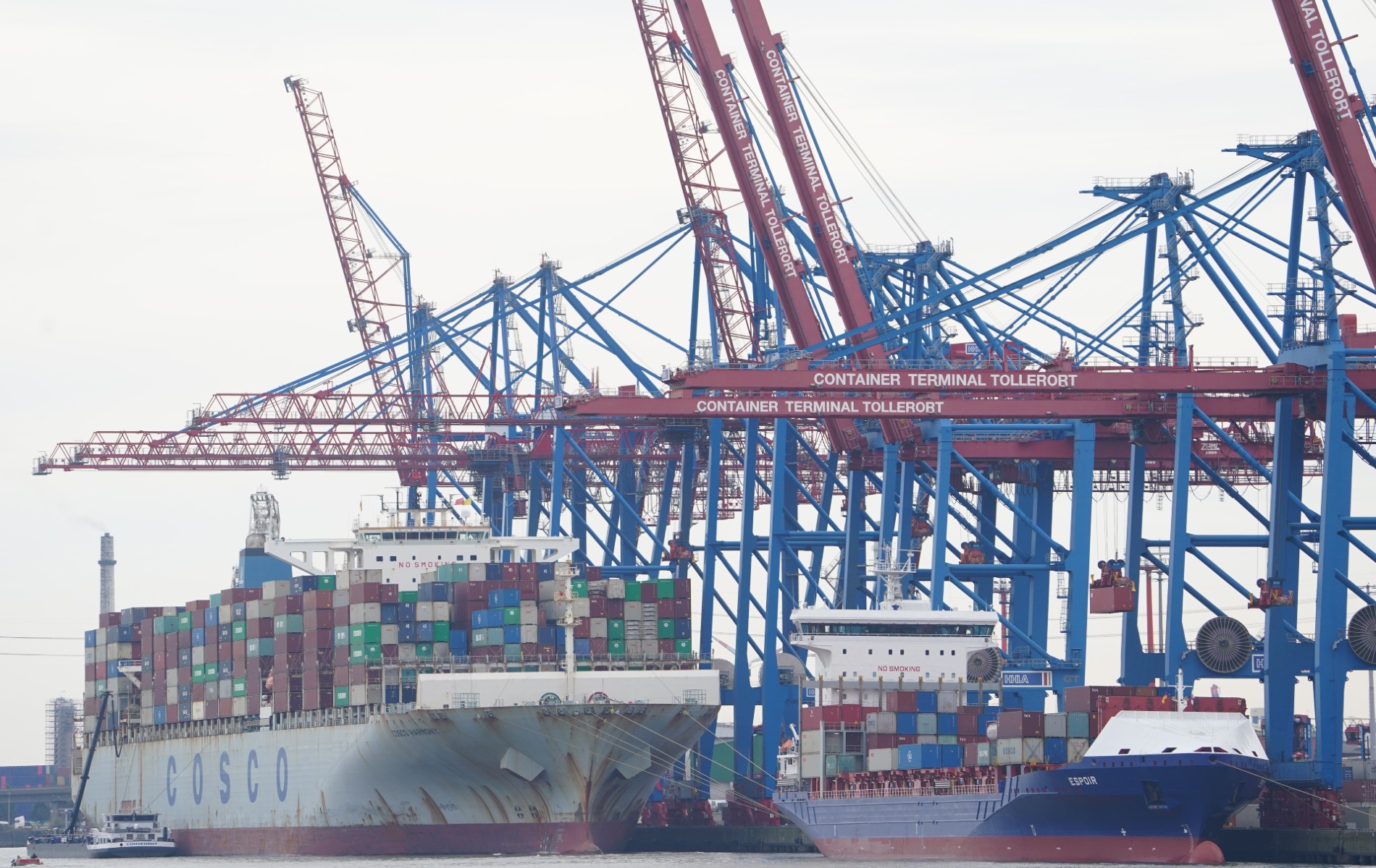 Cession du port de Hambourg à un groupe chinois : un compromis trouvé « pour éviter le pire »