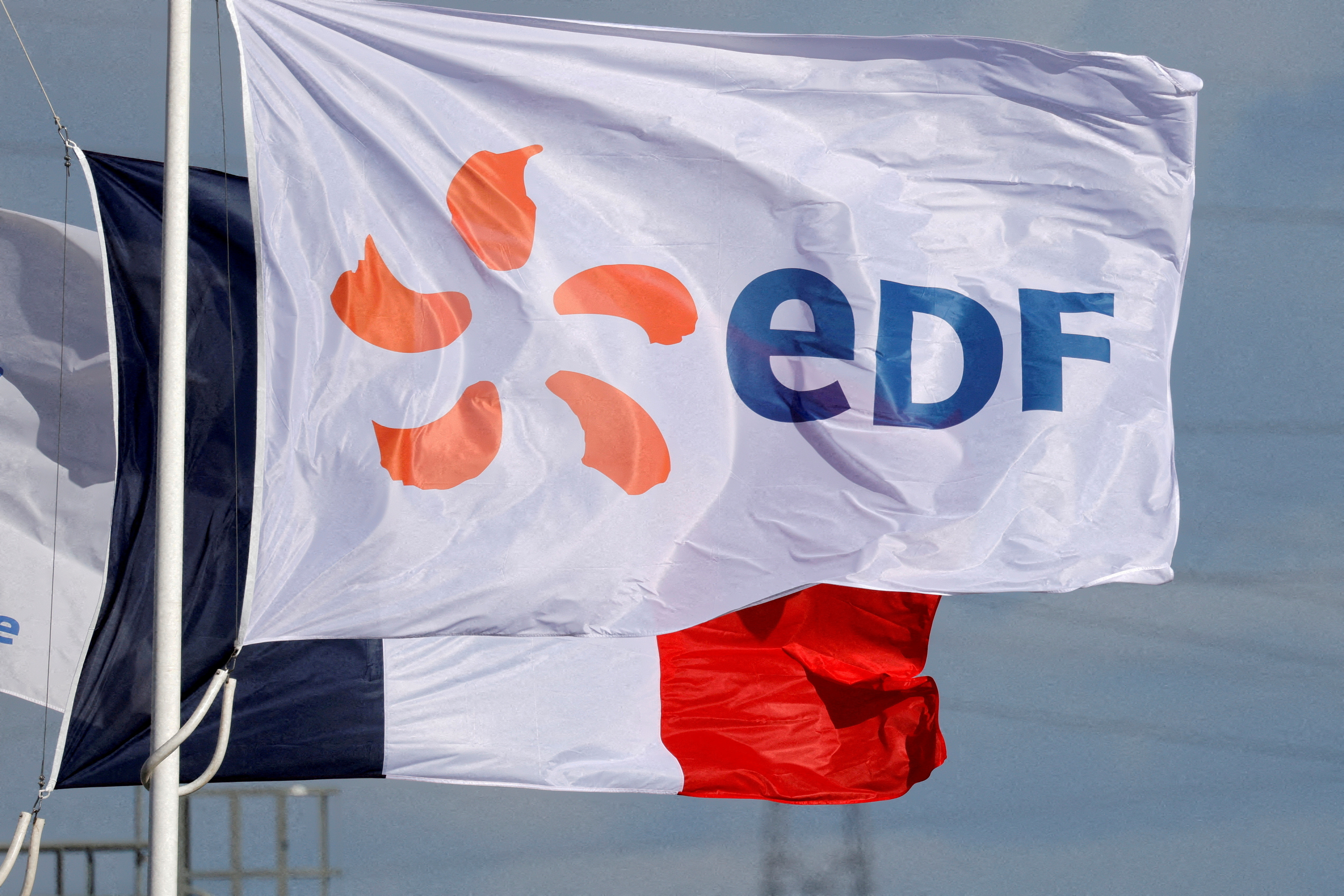 Nationalisation d'EDF : des actionnaires tentent de décaler la décision de l'Autorité des marchés financiers