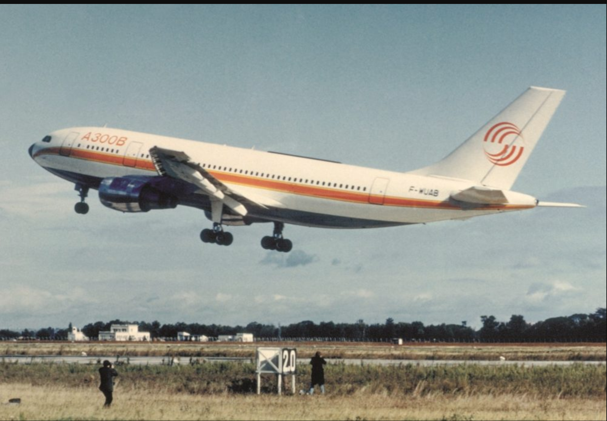 Toulouse célèbre les 50 ans du premier vol de l'A300, point de départ du succès d'Airbus