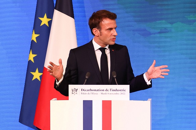 Macron veut passer à la vitesse supérieure sur la décarbonation de l'industrie